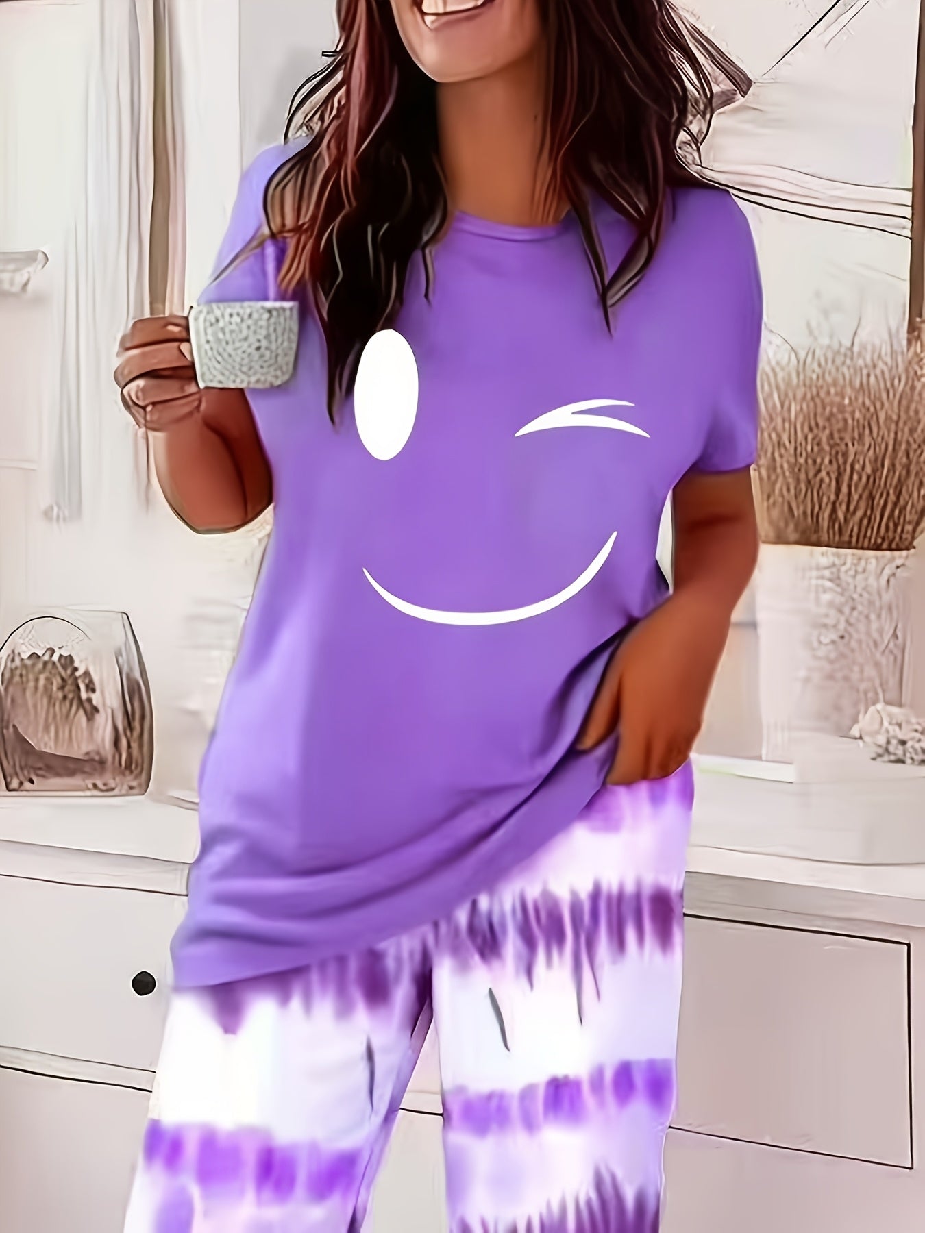 Smiling-printed Round-necked Short-sleeved Top + Gradient-colored, Loose-fit Straight-leg Pants Set