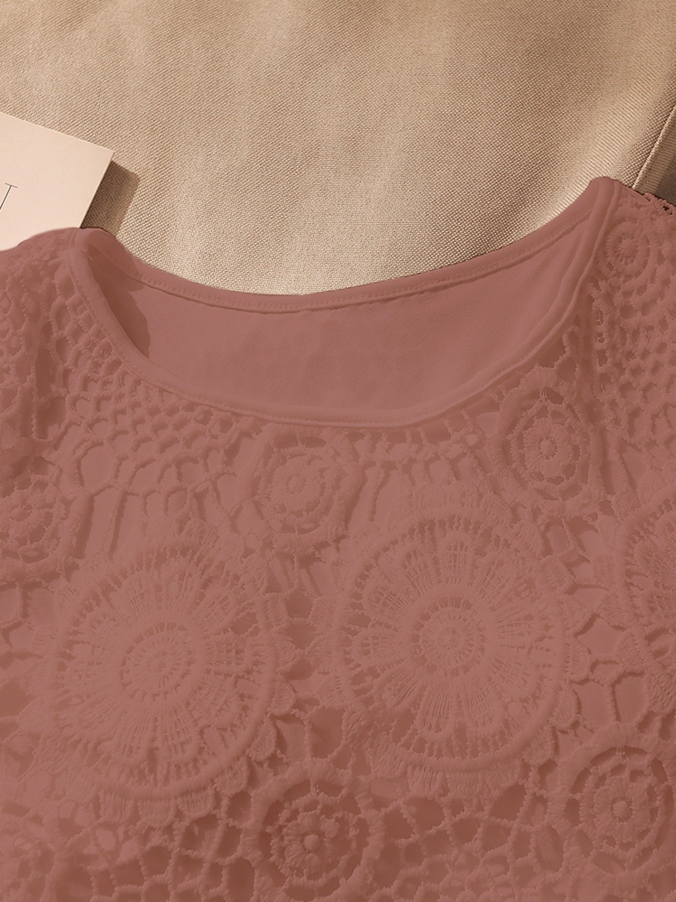 European And American Hollowed Out Round Neck Lace Camisole Vest for Women Wearing Loose And Sleeveless Tops