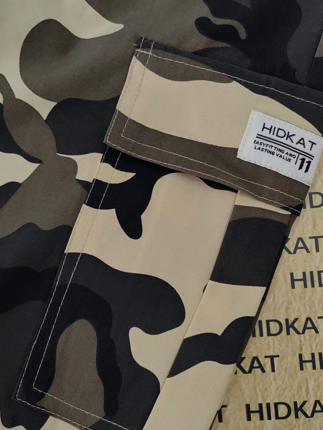 Women's Casual Camouflage Work Pants with Large Patch Pockets, Elastic Drawstring Waistband, and Tapered Cuffs, Suitable for Daily Outdoor Leisure Wear