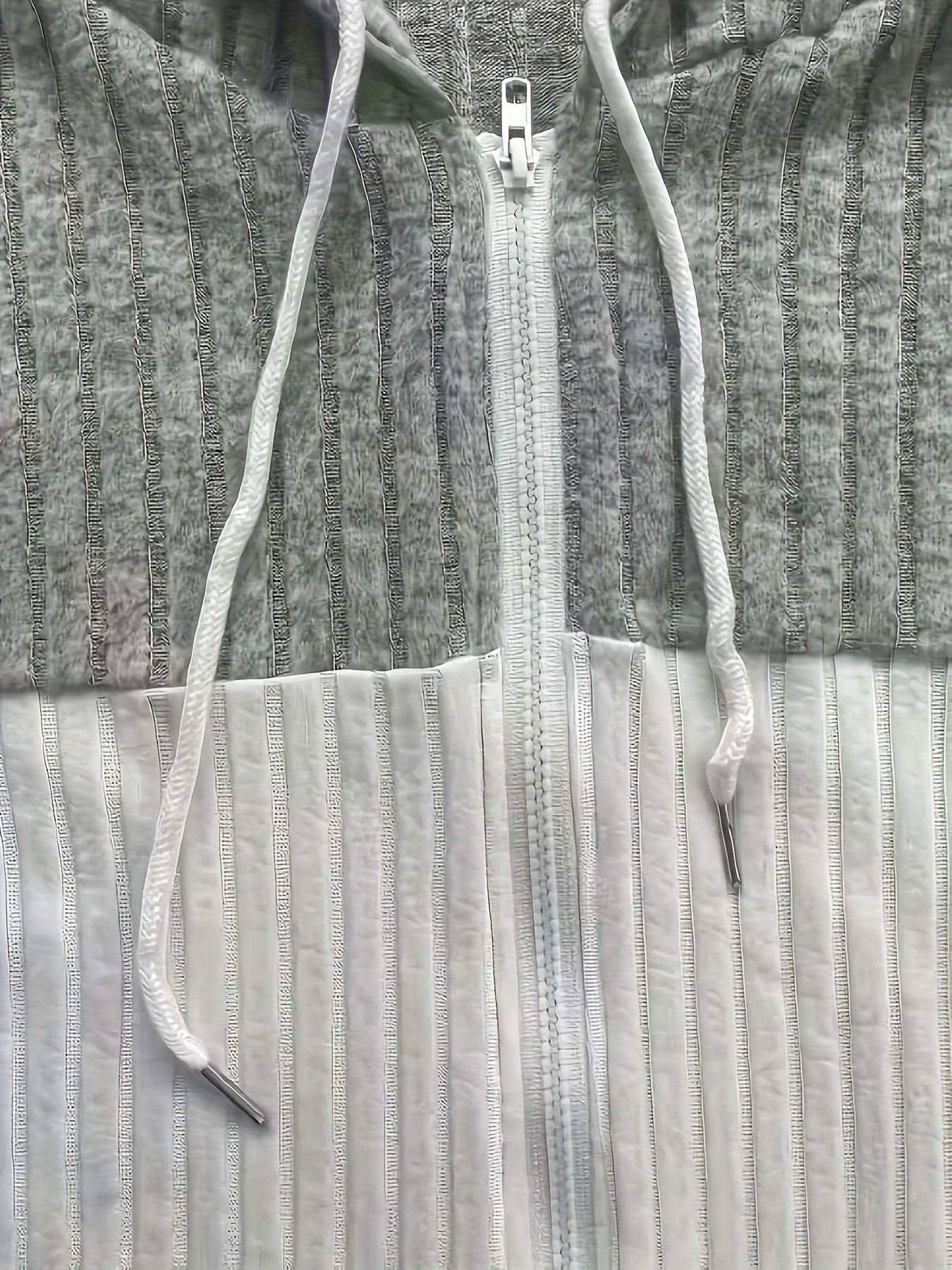 A Hooded Cardigan with Color Blocks Is Essential for And Office Employees When They Are Out And about Or Visiting Cafes in Their Everyday Lives. It Is Lightweight, Flexible, And Can Be Washed in a Machine, Making It a Vital Piece for Spring, Fall