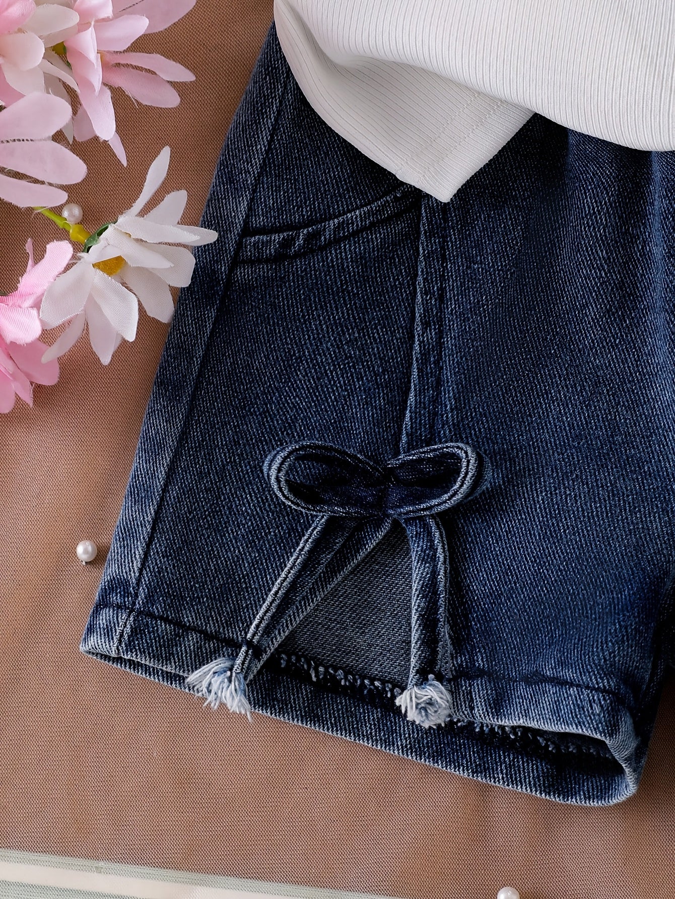 New 2pcs Baby Girls Set with 3D Flower And Bow Flutter Sleeve Top And Denim Shorts, Lightweight Breathable, Suitable for Daily School Outdoor Outings And Summer Outdoor Sports And Leisure for Girls, for Outdoor