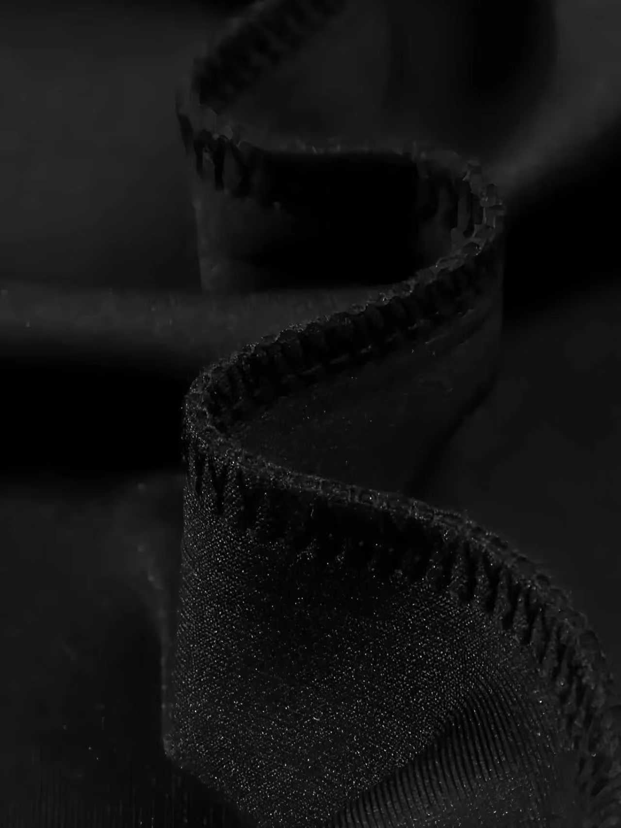 1 Piece I Love My King or I Love My Queen Hoodie - Bold and stylish black hoodie with decorative heart accents, perfect for couples to wear - Comfortably express your love and emotions, suitable for any occasion