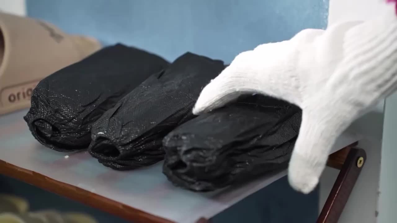 100pcs Disposable Anti-Slip Shoe Covers and Boot Covers, Suitable for Indoor/Outdoor Home, Office, Work, Travel, and Hotel Use, Hygiene Protective Supplies