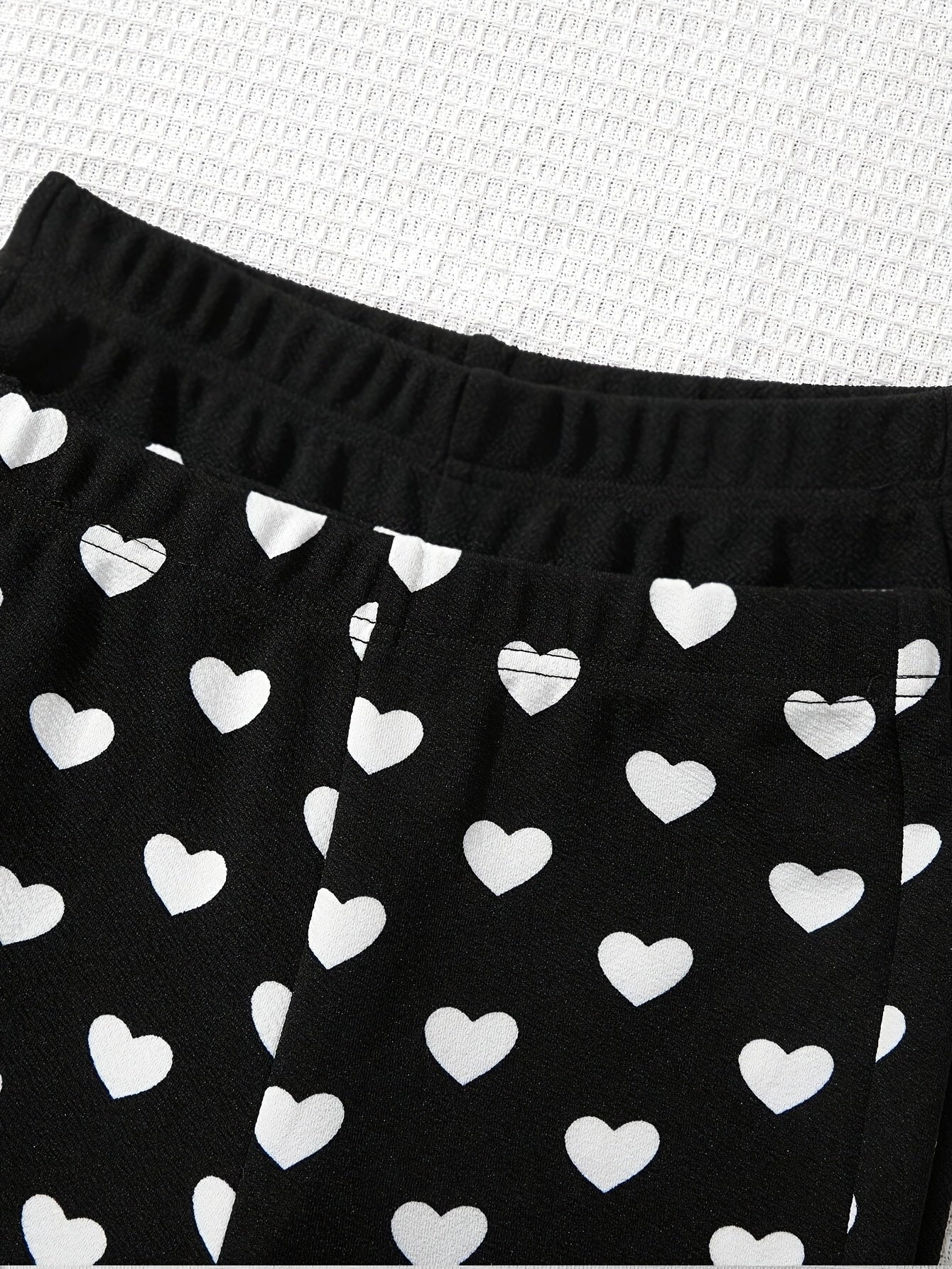 2pcs Girls' Heart Print & Solid Black Flare Leg Pants - Stretchable Bell-Bottom Trousers with Heart Patterns, Machine Washable Suitable for Outdoor Play, Dance, Gym, Casual Wear, All-Season for Aged 3+, Perfect for Outdoor