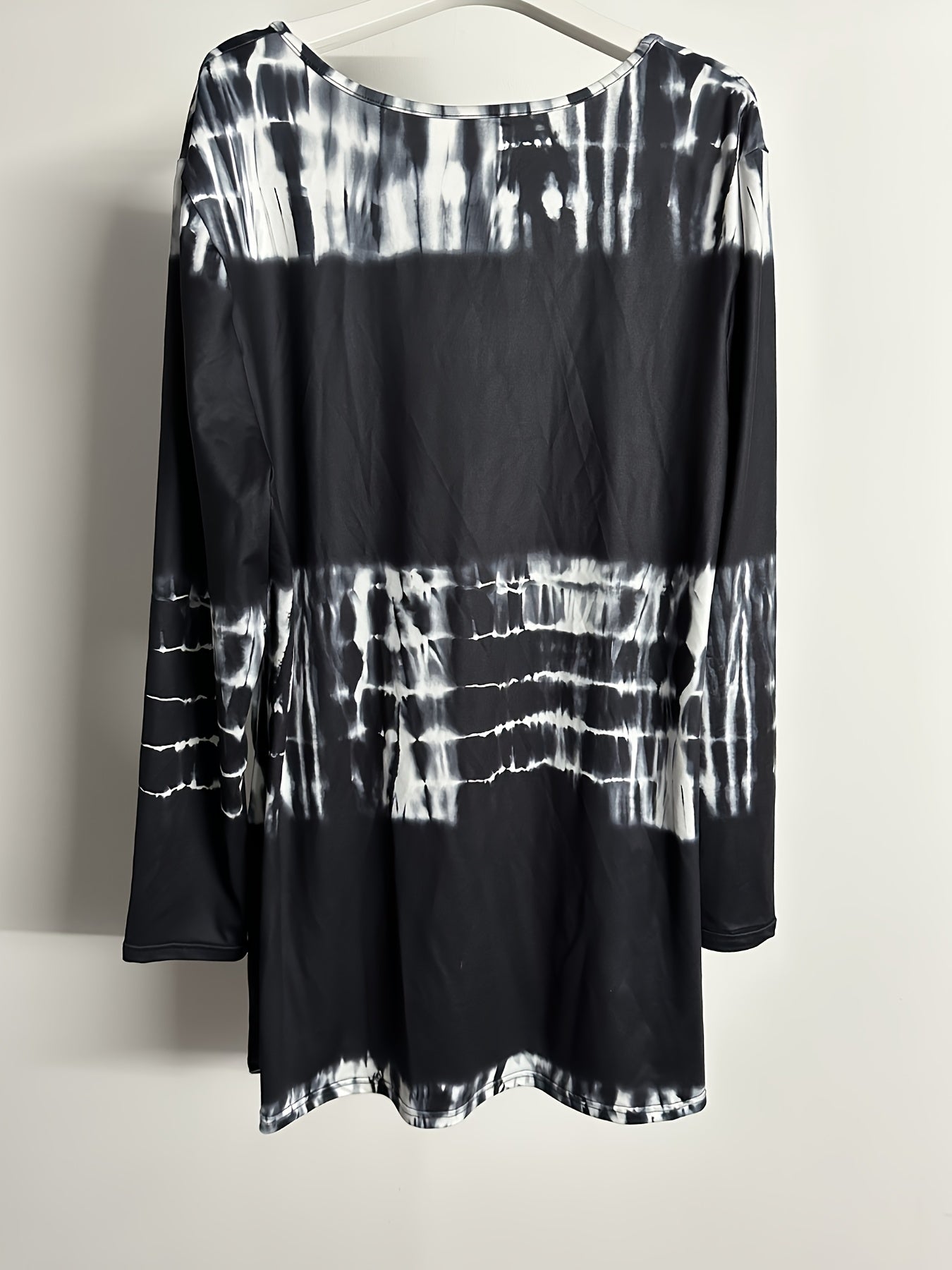 Plus Size, Plus Size Boho Top, Women's Plus Tie Dye Arabesque Print Long Sleeve Round Neck Slight Stretch Tunic Top