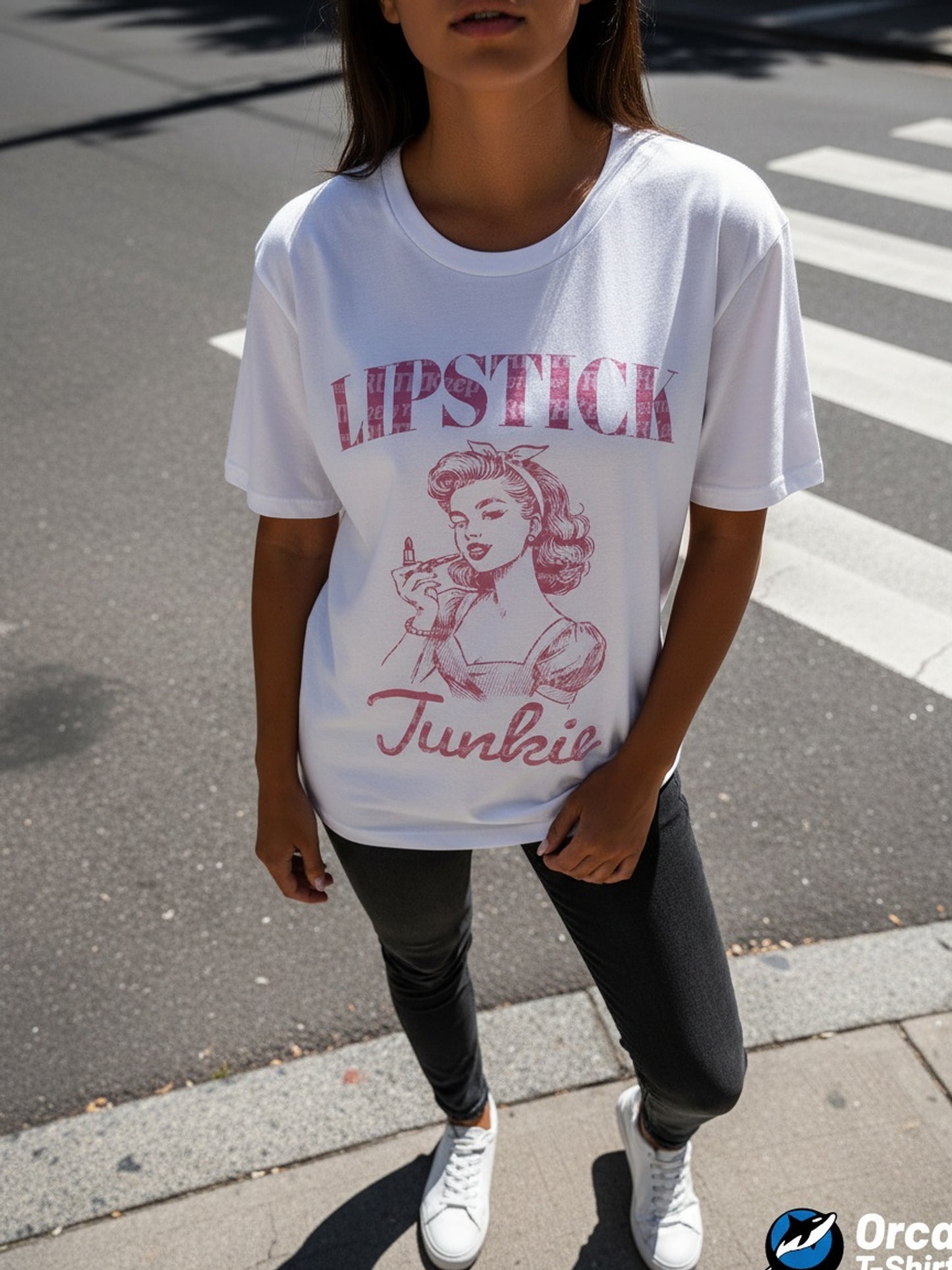 Women's Retro Punk Graphic T-Shirt - LIPSTICK Junkie Vintage Design, 100% Cotton Loose Fit Short Sleeve Round Neck Casual Top for Spring/Summer, Vintage T Shirts, Summer Fashion, Bold Geometric Print, Breathable Fabric