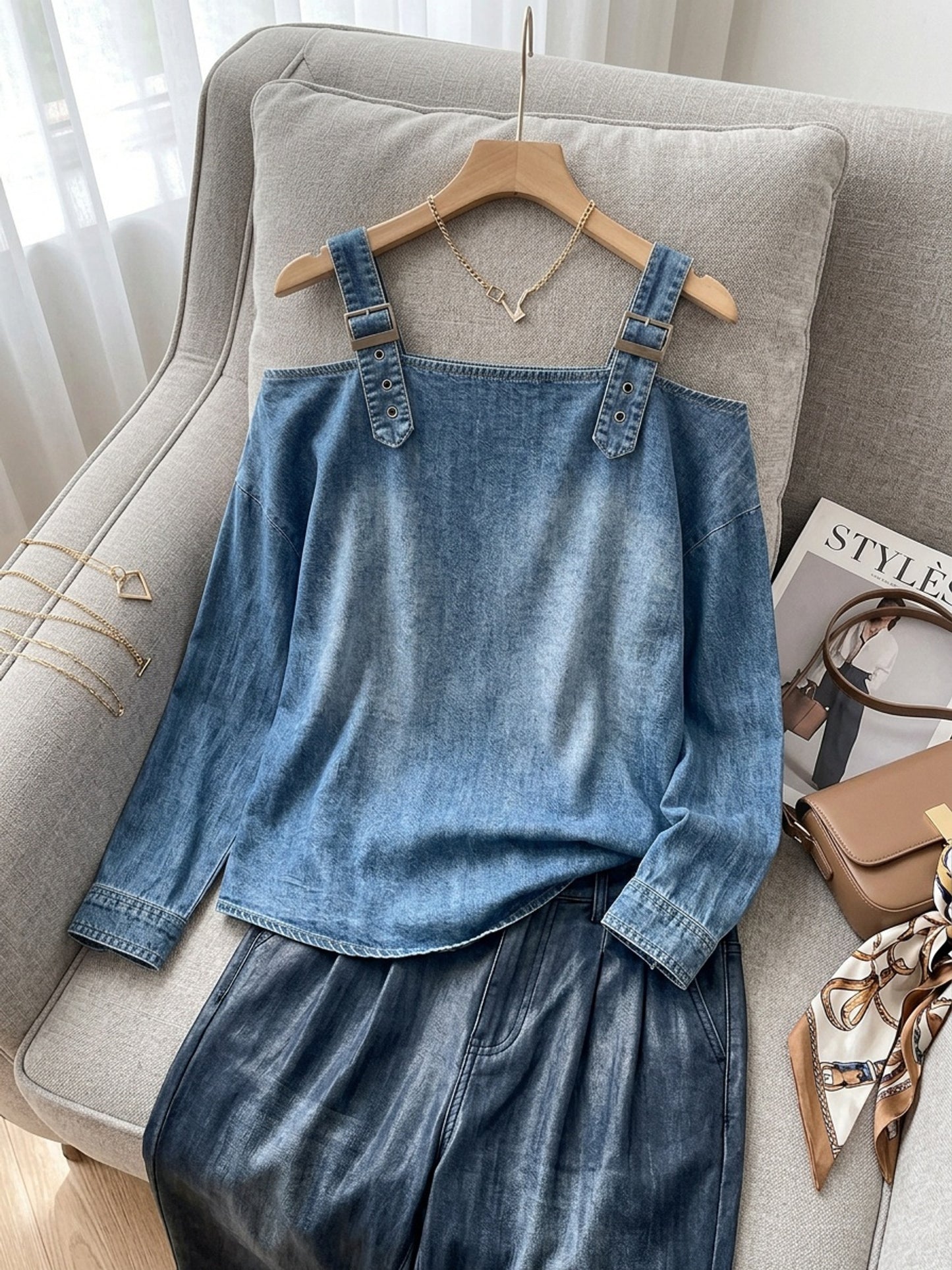 Women's Dress T-shirt with Elegant Style and Versatile Fit, Single-strap Collar, Shoulder Straps, Long-sleeved Top. Fashionable and Elegant for Women, Trendy.