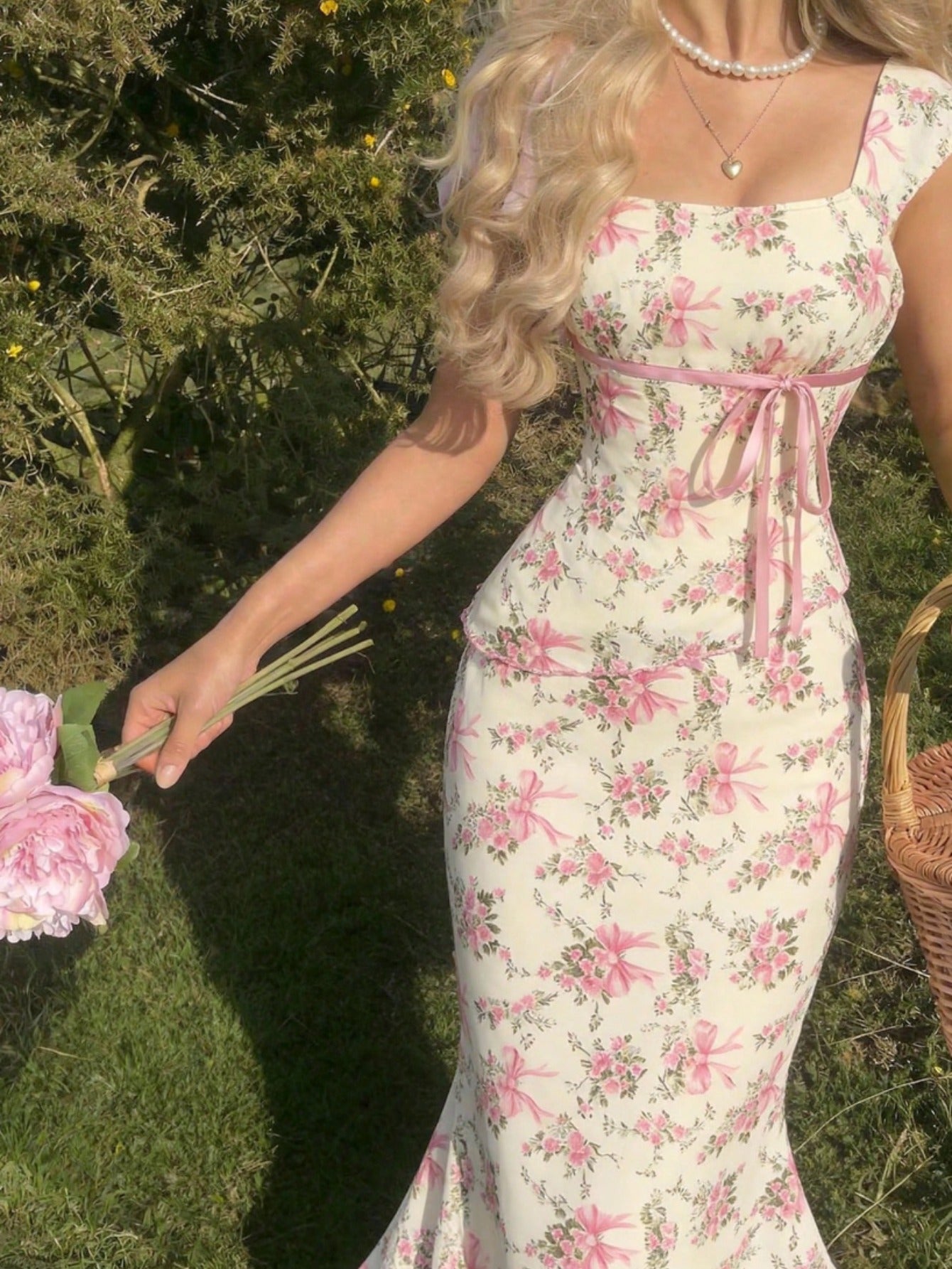 2pcs Women'S Square Neck Sleeveless Top And High-Waist Maxi Skirt Set Spring/Summer Style | Floral Print And Tie Trim Mermaid Hem Design, Gentle Vibe Ideal for Dates And Semi-Formal Occasions