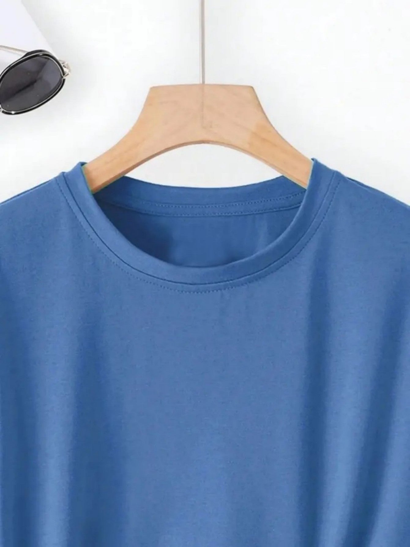A Single Piece, Delivered Locally, a Stylish And Casual Women'S T-Shirt for Summer Featuring a Trendy Pattern