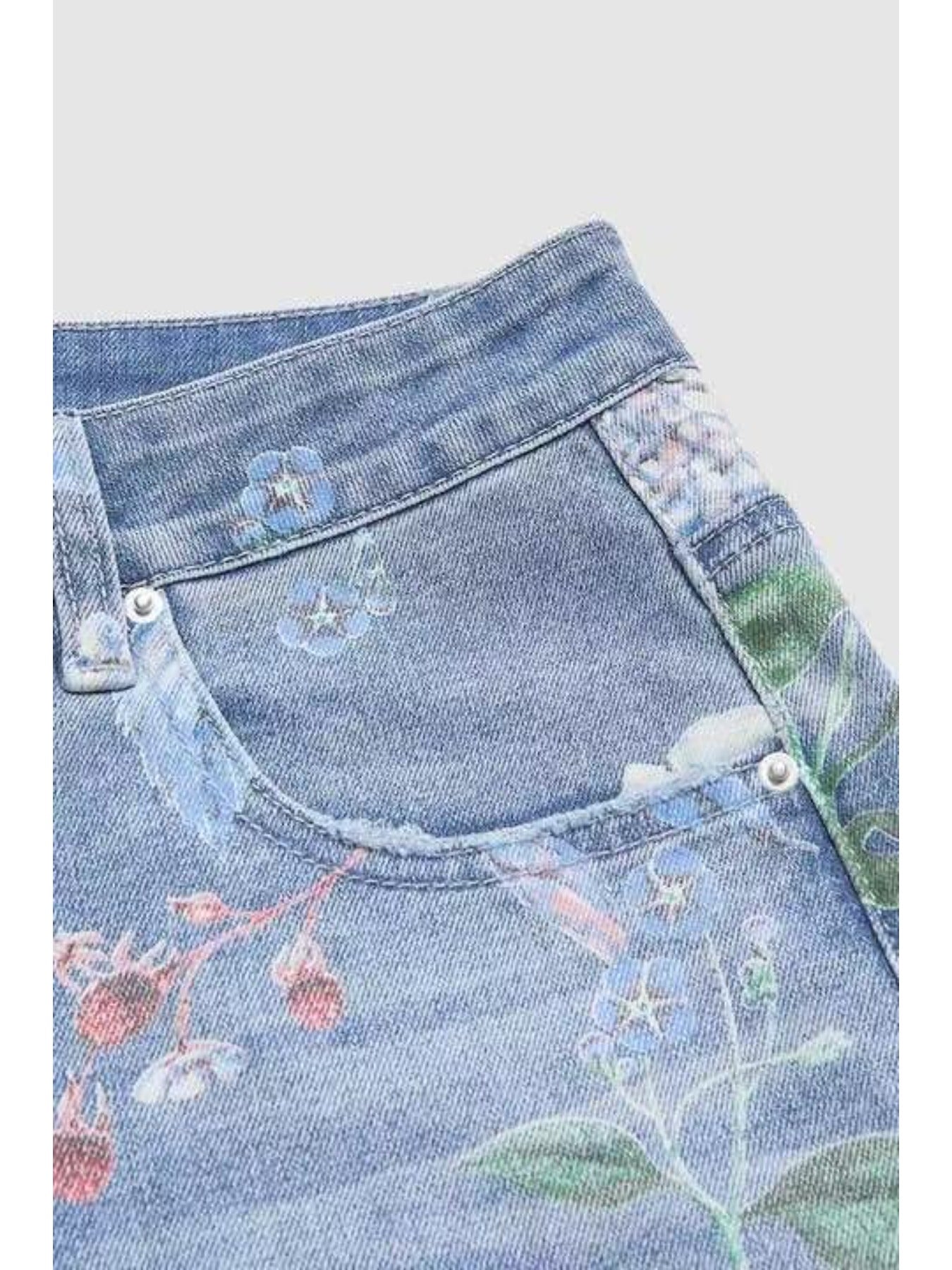 Women' Stretch Denim Shorts - Comfortable Retro Jeans, Floral Prints, Cinched Waist and High-waisted Design, Perfect for Spring and Summer.