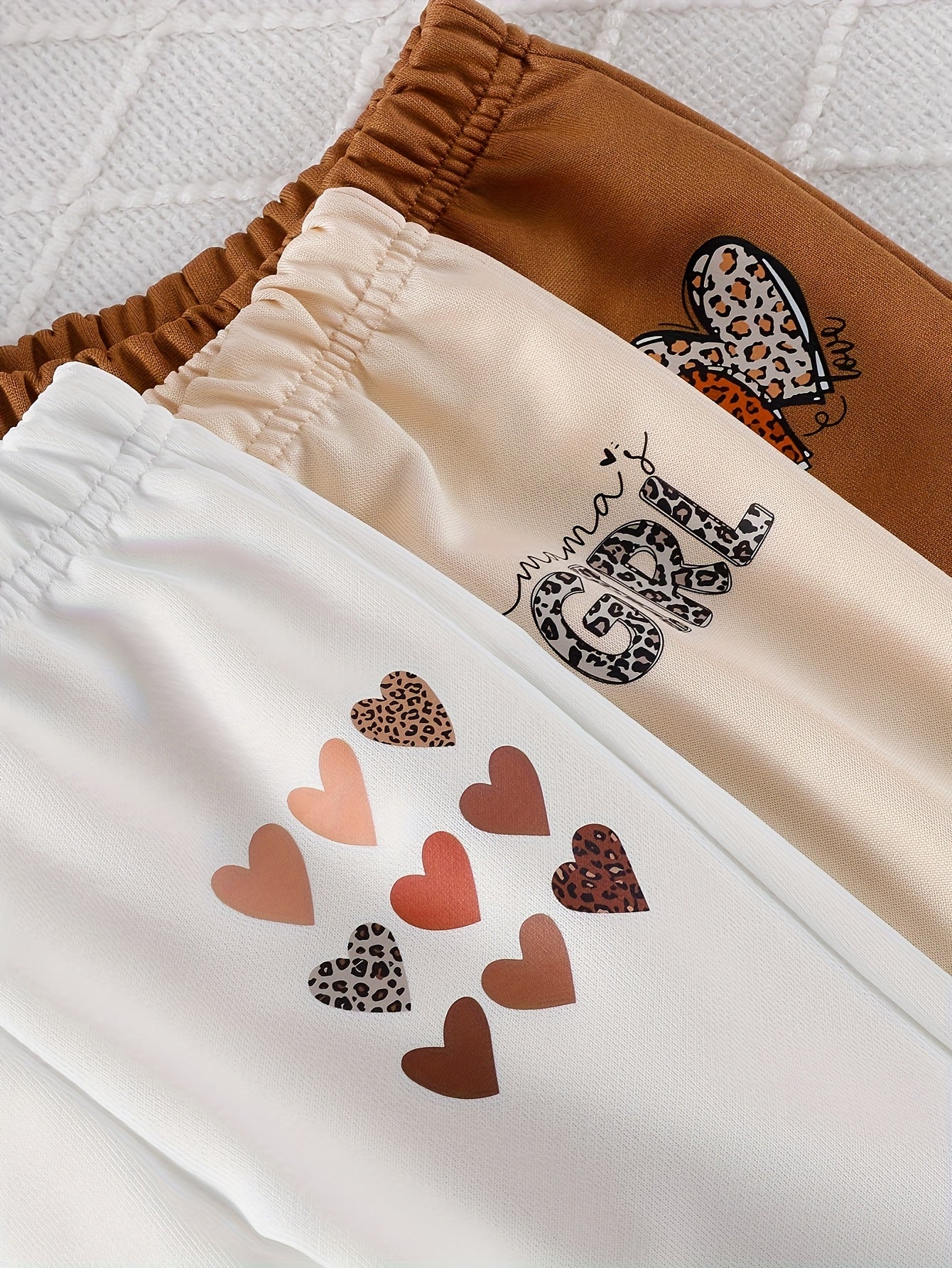 A Six-Piece Set of American-Style Modified Heart-Shaped Leopard Print Round-Neck Hoodie And Sporty Casual Trousers for Girls in Autumn And Winter Is Specially Developed, for Outdoor