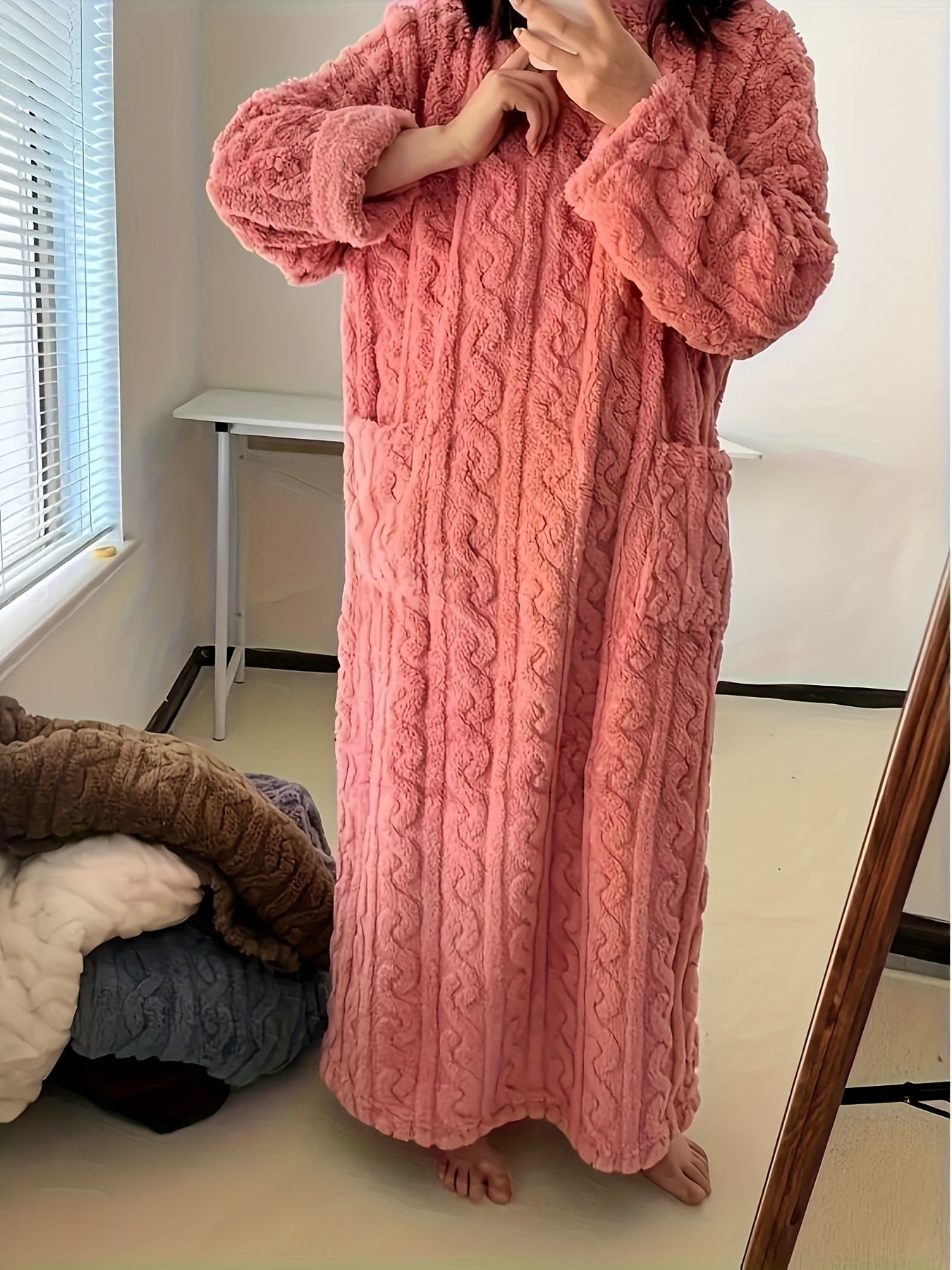 Ladies' Thick Coral Velvet Sleeper Robe - Super Soft Long with Pocket, Winter Home Sleeper, Machine Washable SPA Casual Clothing, Comfortable and Warm Home Outfit, Round Neck Warm Sleeper, Durable and Comfortable Material