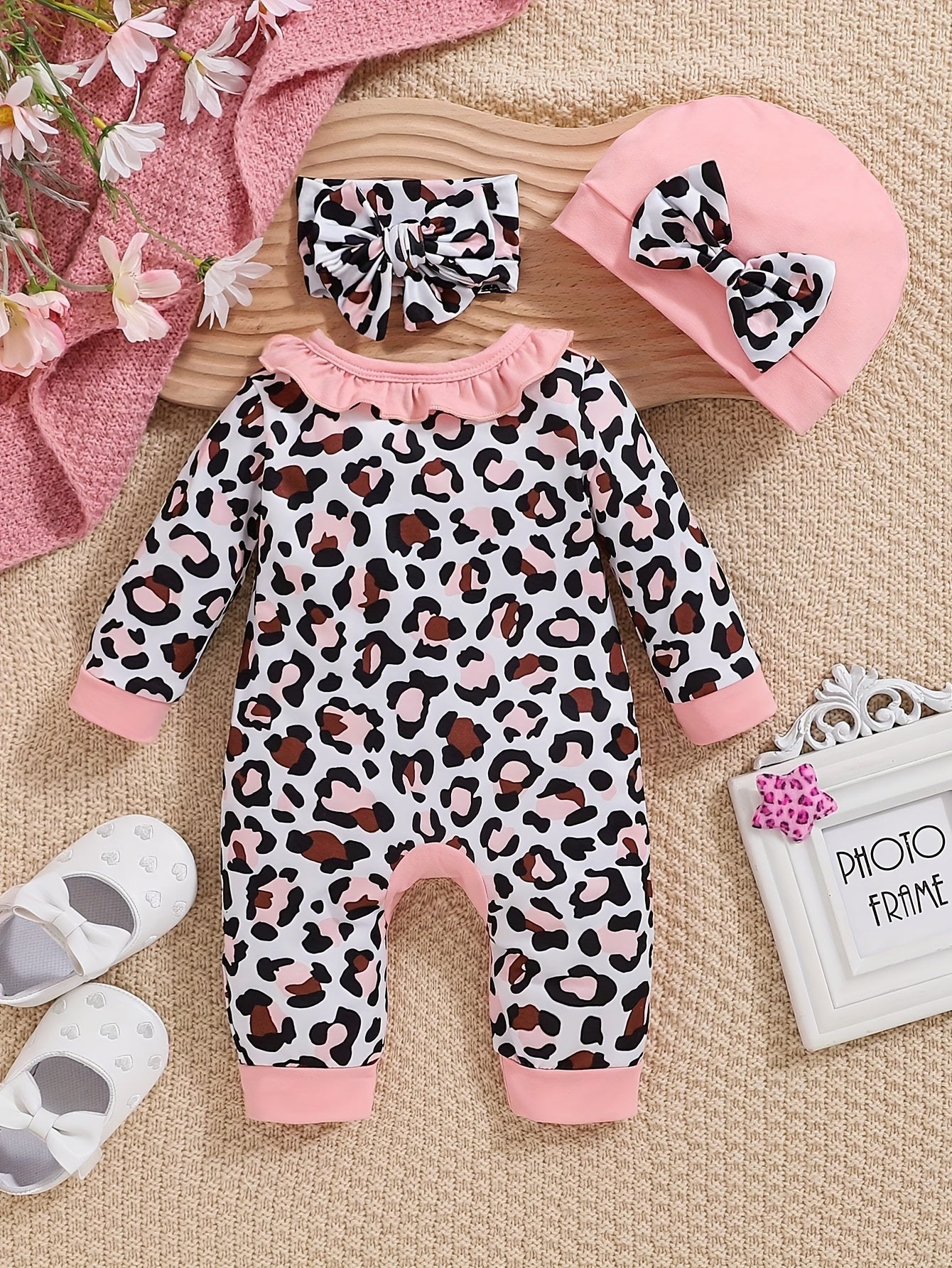 Pink Leopard Print "The Princess Has Arrived" Onesie with Matching Hat for Youngsters - Cozy Knitted Fabric, Casual Style, Regular Fit, Perfect for Fall/Winter, for Outdoor, Perfect for Outdoor