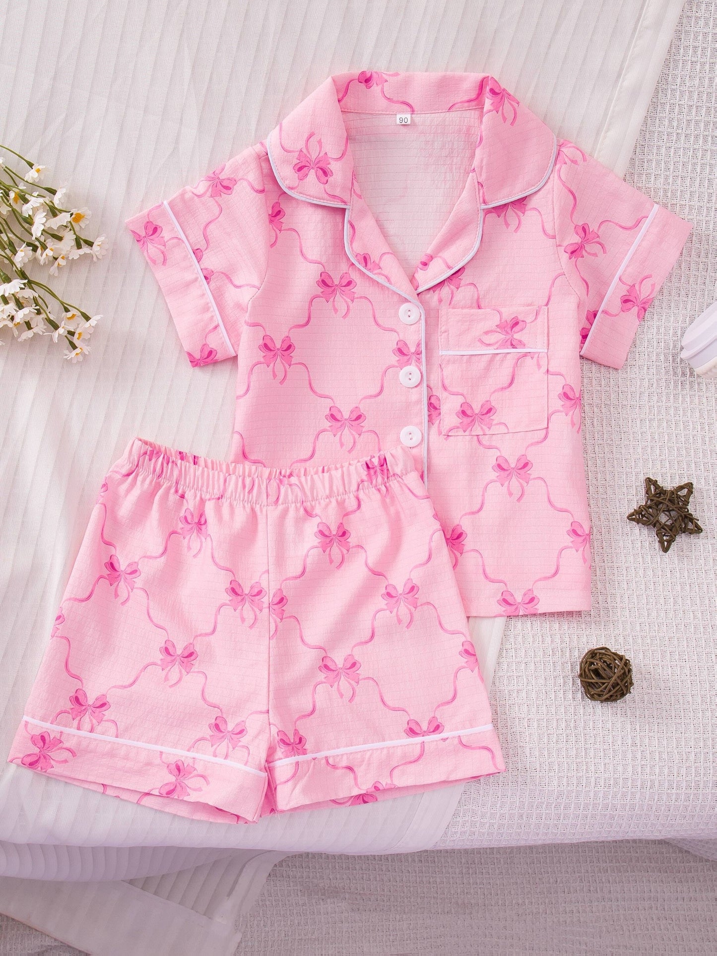Random 1 Set Delivery! Girls' Collared Short-Sleeve And Shorts Pajama Set, Bows, Red Flowers, Pink Bows, Floral Prints. Elastic-Waist Loungewear, Bubble-Wrinkle Flame-Retardant Fabric, Comfortable And Skin-Friendly