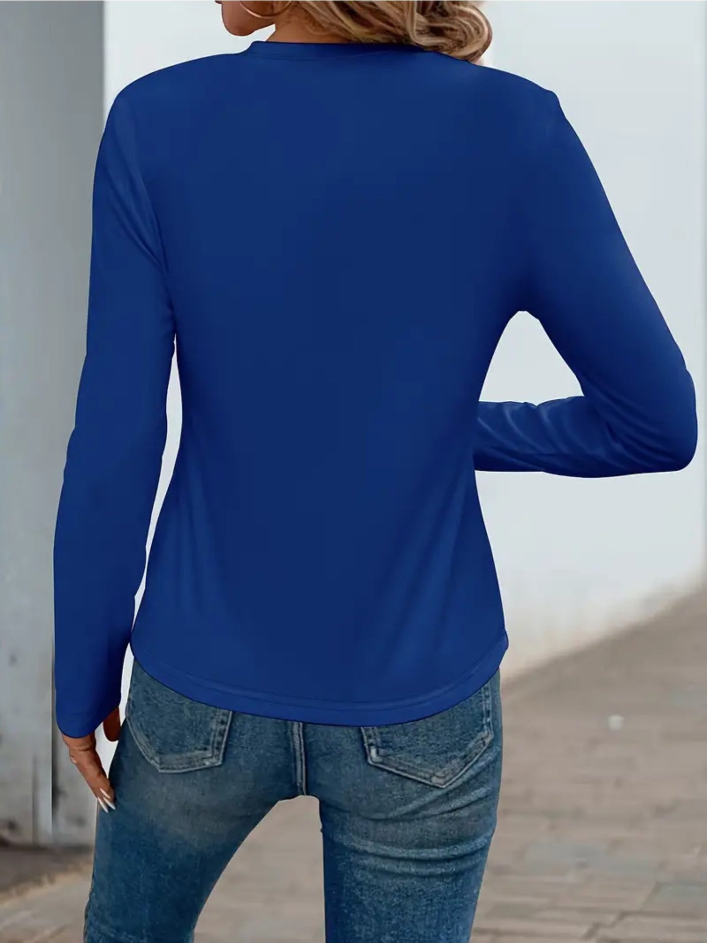 Casual Top Featuring a Round Neck And a Cartoon Cat Print, Suitable for Machine Washing, Designed for a Regular Fit in Spring, Autumn, And Winter, Made from Comfortable Fabric