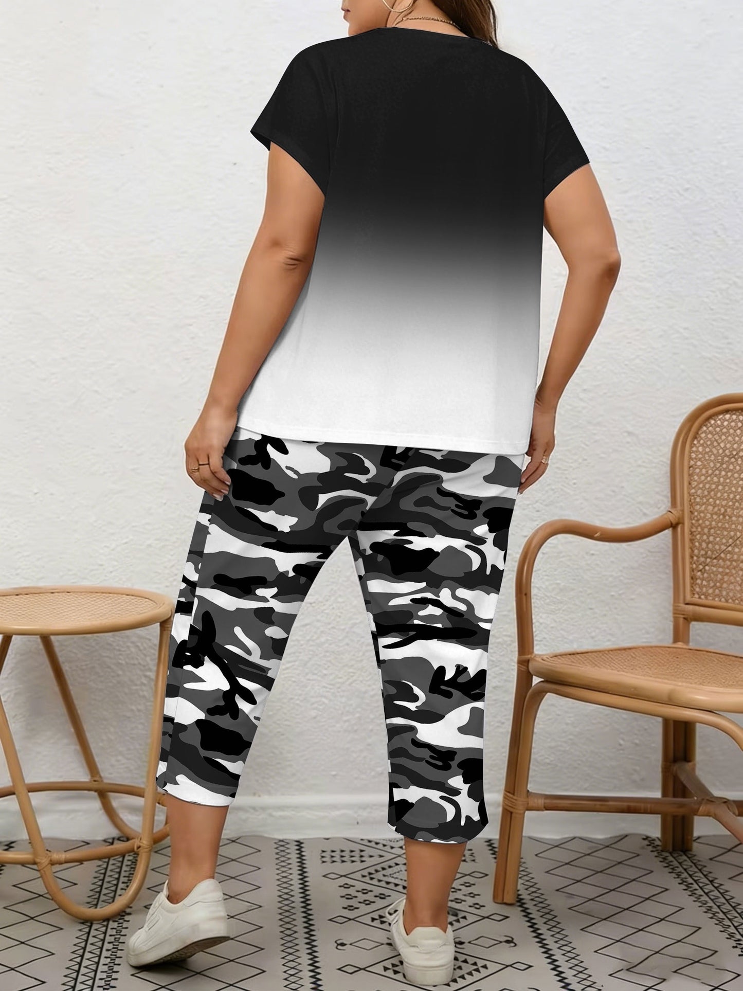 Plus Size, Spring/Summer Plus Size Women's 2pcs Set, Gradient Print And Queen Print, Round Neck Top with Capri Pants, Suitable for Home, Leis And Outings