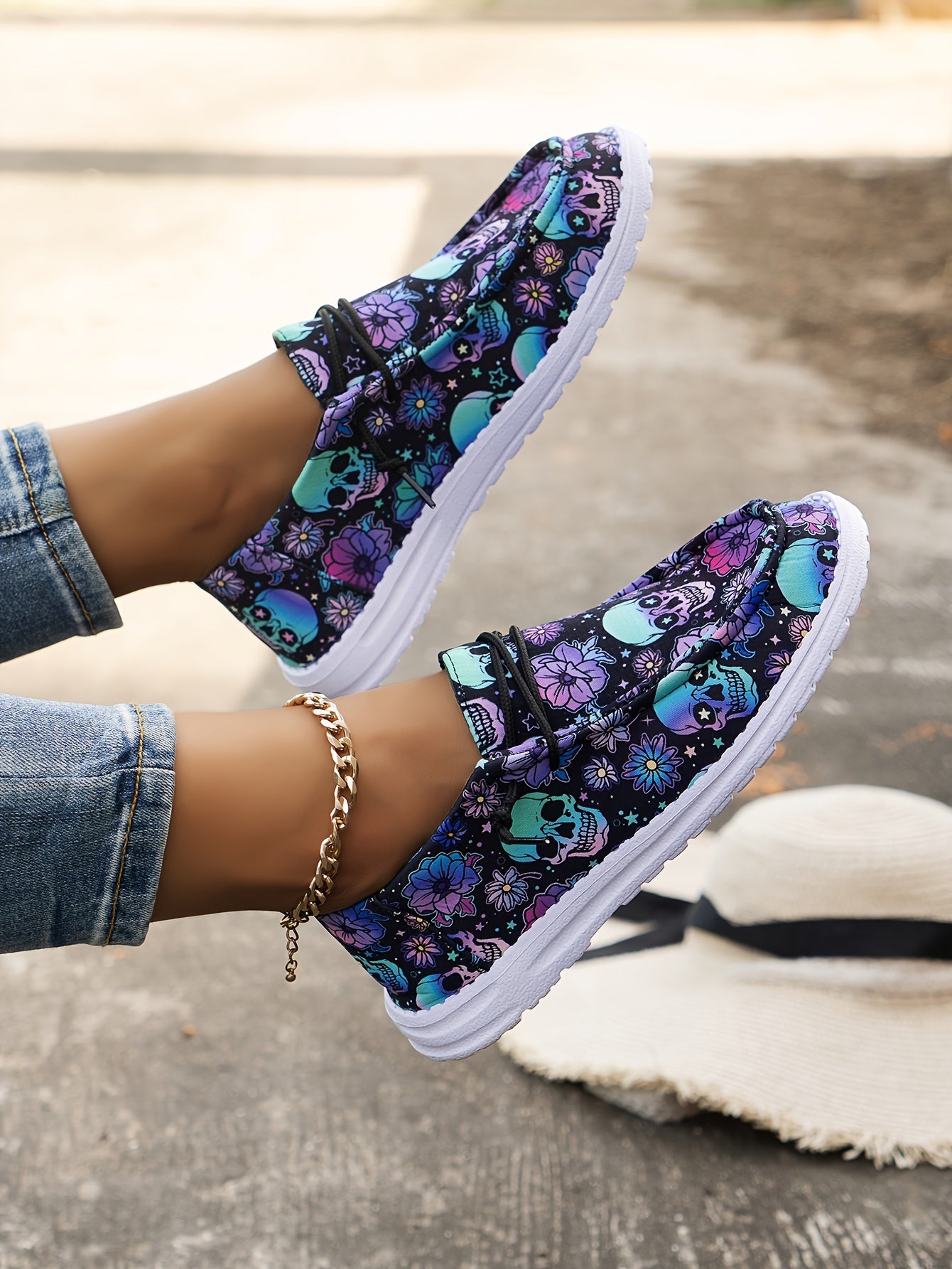 [Halloween] Vibrant Style Women's Day Of The Dead Skull Pattern Sneakers - Breathable, Halloween Casual Shoes With Elastic Strap, Vibrant Floral And Skull Design, Lightweight Flat Loafers For Festive Occasions, Women Shoes