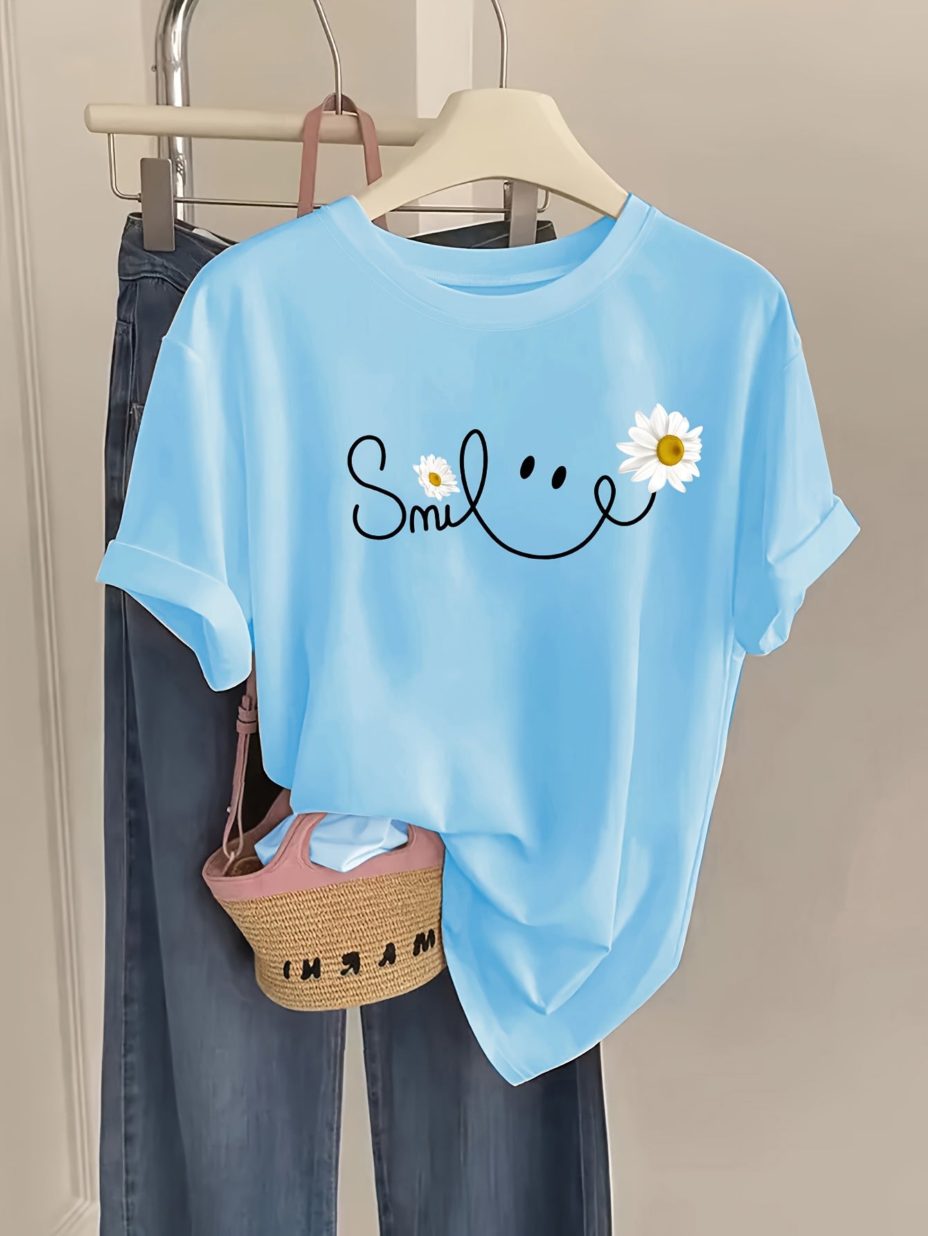 Plus Size Women's Light Blue Smiling Daisy & Smile Letter Print T-Shirt - Soft Breathable Short Sleeve Round Neck Top, Casual Spring Summer Blouse with White Daisies & joyful Face Design, Machine Washable Casual Attire for Parties & Picnic