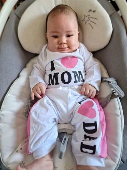 KuKitty Newborn Baby Girl Clothes Infant Girls 2pcs Outfit Set I Love Dad/Mom Print Bodysuit Tops And Pants, Perfect for Outdoor