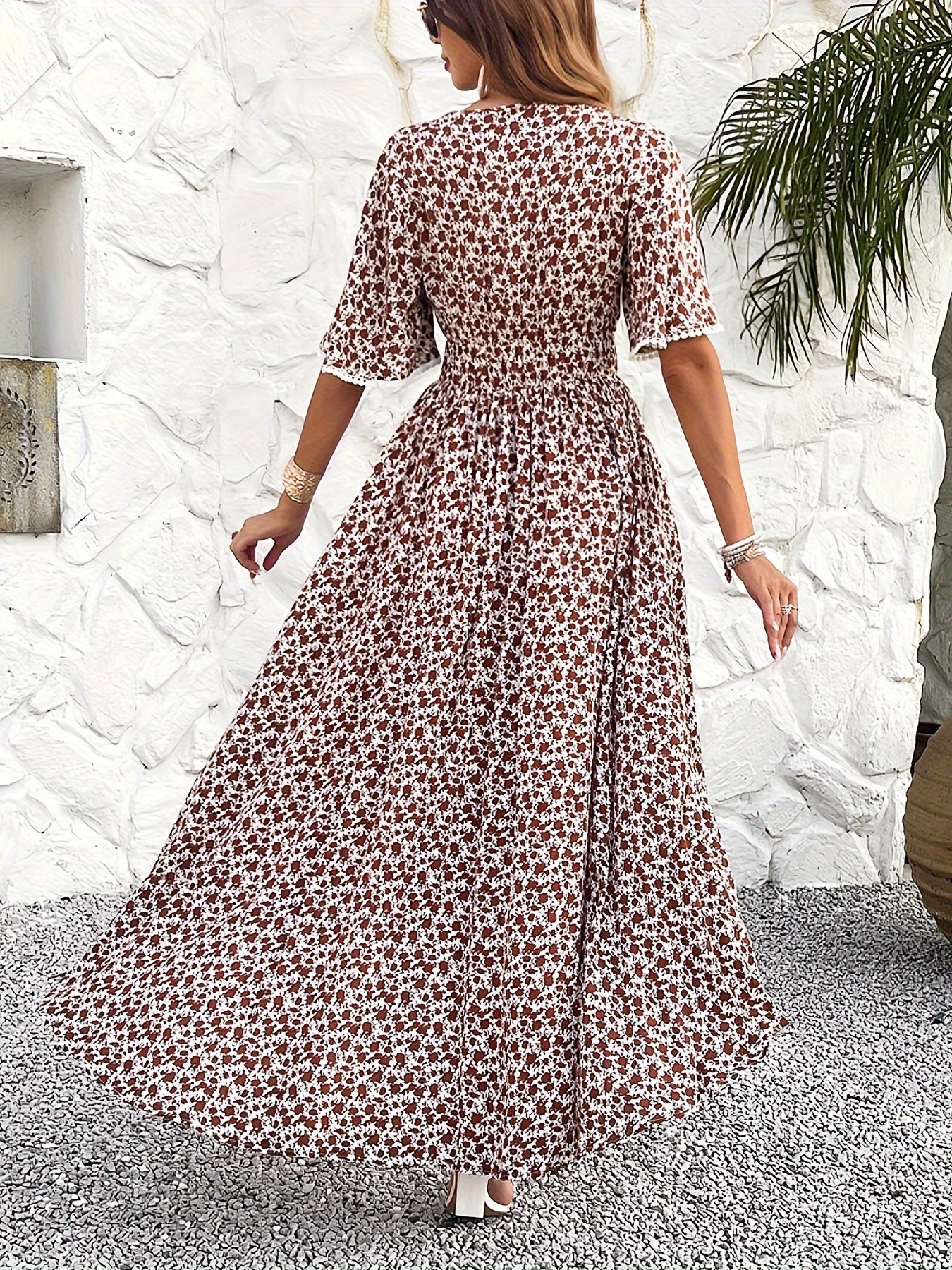 Women's V-neckline Is Elegantly Printed, And The Atmosphere Is Tasseled Dress