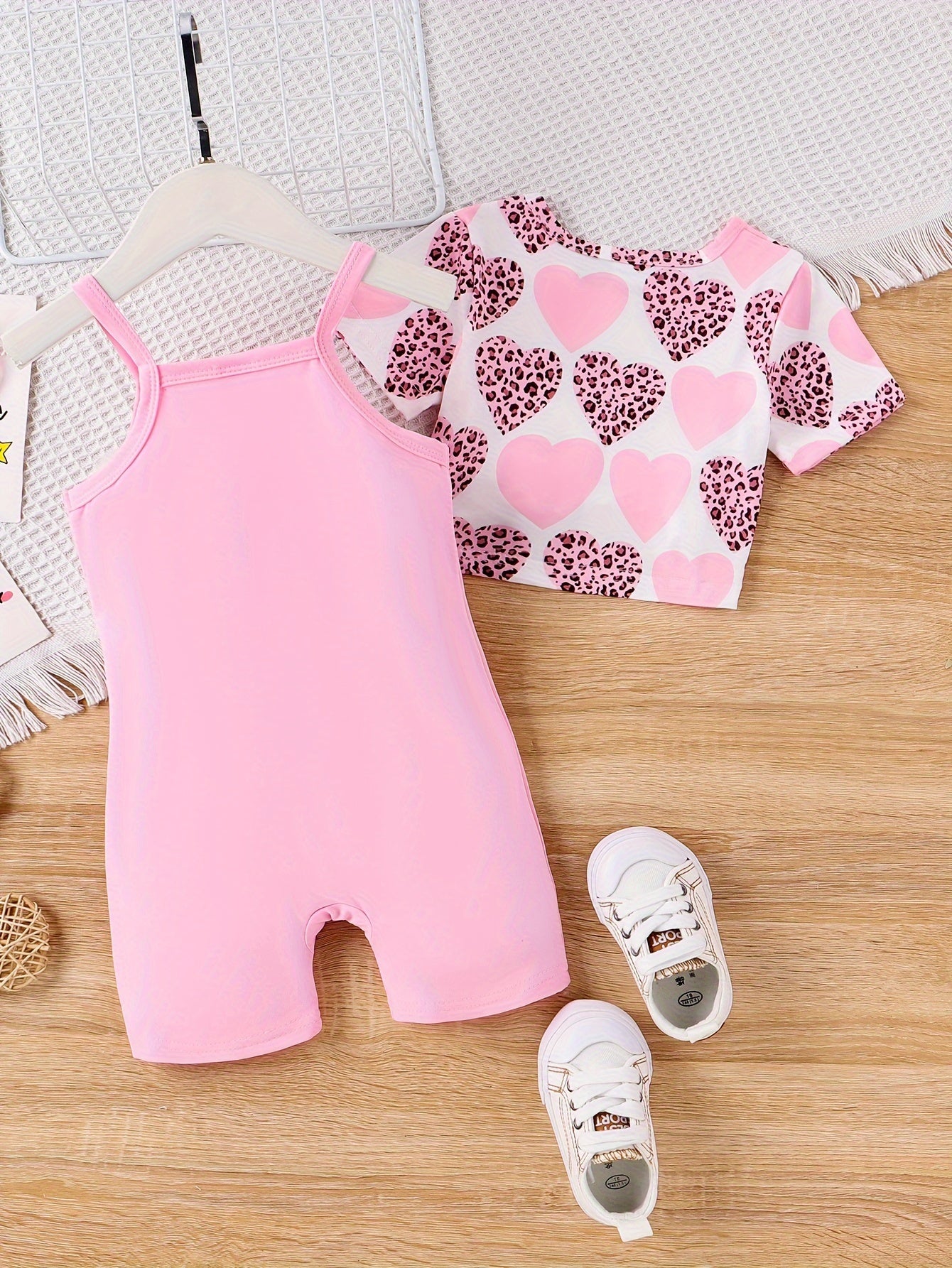 1set Baby Girl Valentine'S Day Heart Print Short Sleeve Top and Pink Romper Set, Casual Summer Outfit, Knitted Polyester Fabric, Stretchy Regular Fit Shortsuit, for Outdoor