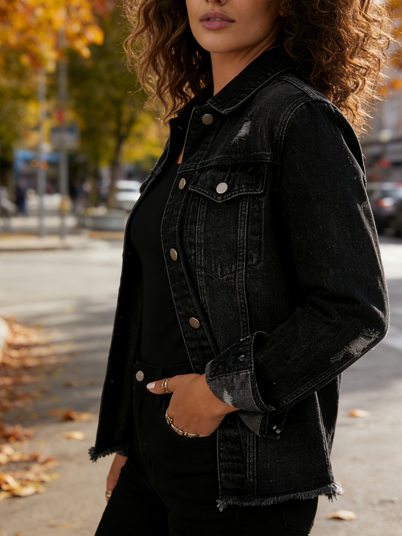 Women's Ripped Washed Button-Up Denim Jacket Coat with Pockets, Casual Classic Distressed Denim Outerwear TZ001