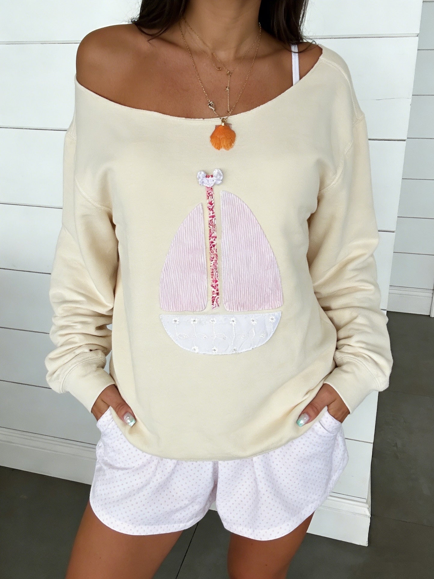 Off-shoulder Geometric Patch Appliqué Long-sleeve Sweatshirt, with a Three-dimensional Sailboat Pattern, Single-shoulder Pullover, New Spring/summer Style, Women's Clothing
