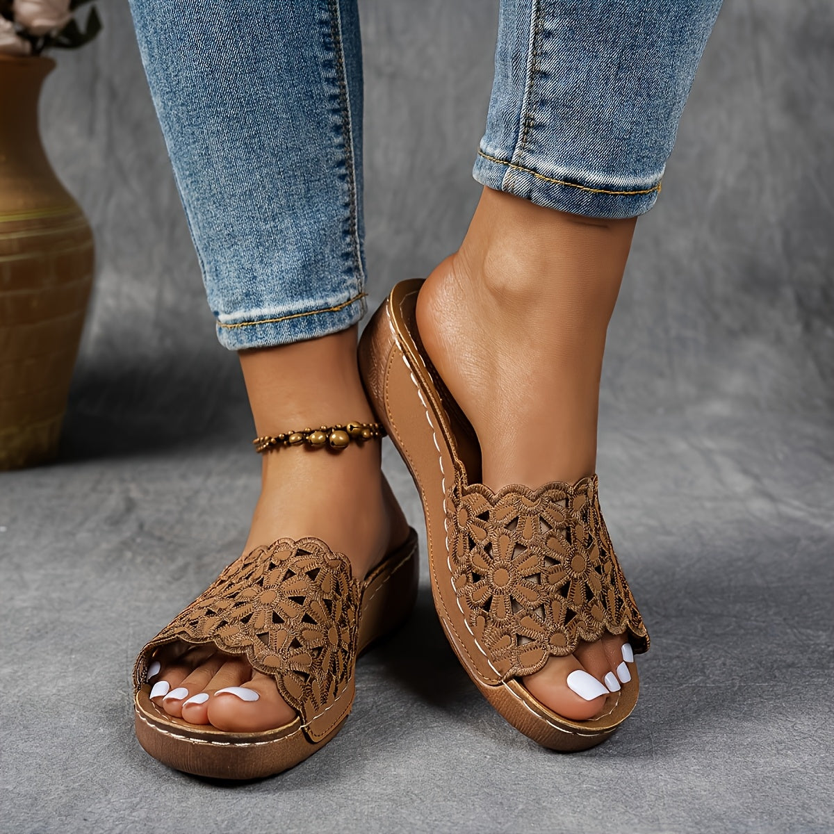 [Wedge Sandals] New Women's Wedge Sandals, Elegant And Fashionable Hollow-Out Floral Lightweight Comfortable Slippers, Comfortable To Wear, Stylish And Convenient, The First Choice For Going Out, Essential For Gifting, Women Shoes