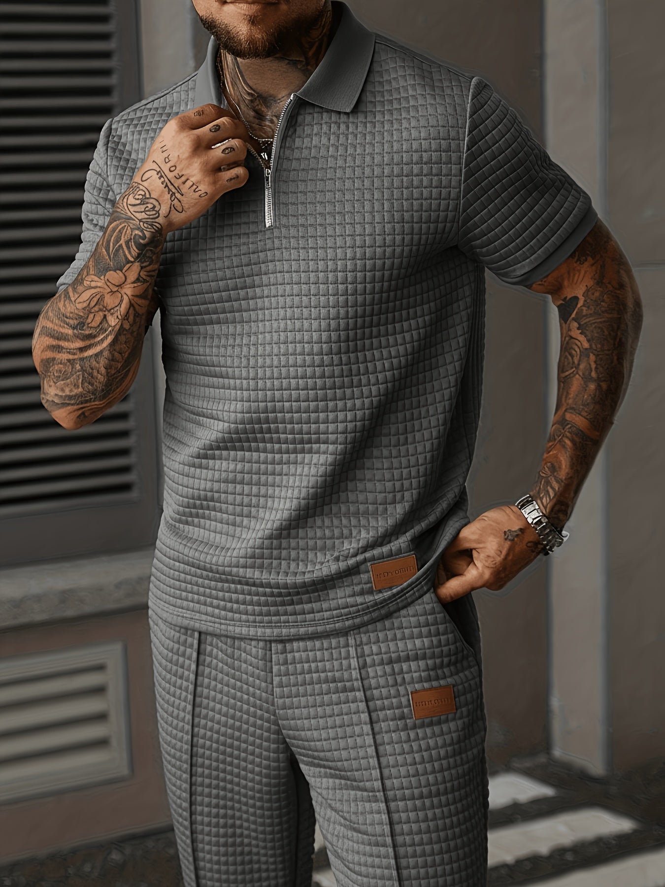 2pcs Men's Summer Commuter Casual Suit: Textured Fabric Half-zip Shirt Paired with Stitched Front Trousers, 2pcs Menswear, Vintage Style, Comfortable Fit.