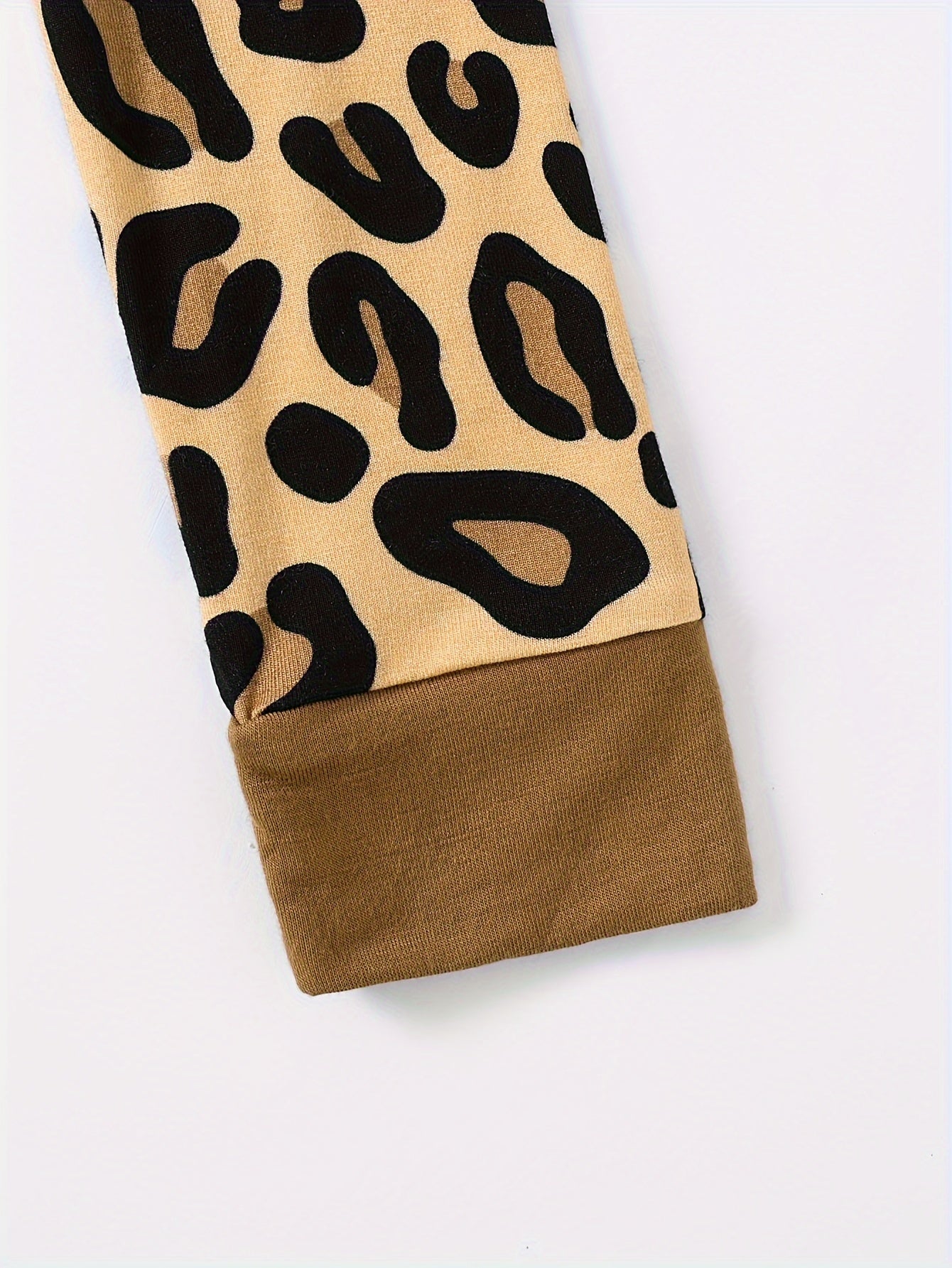 JUNBLEBABY Bamboo Fiber Skinny Pajama Set - Brown Leopard Print Long Sleeve And Pants, Stretchy Viscose Blend, Crew Neck, Casual Style for Youngsters