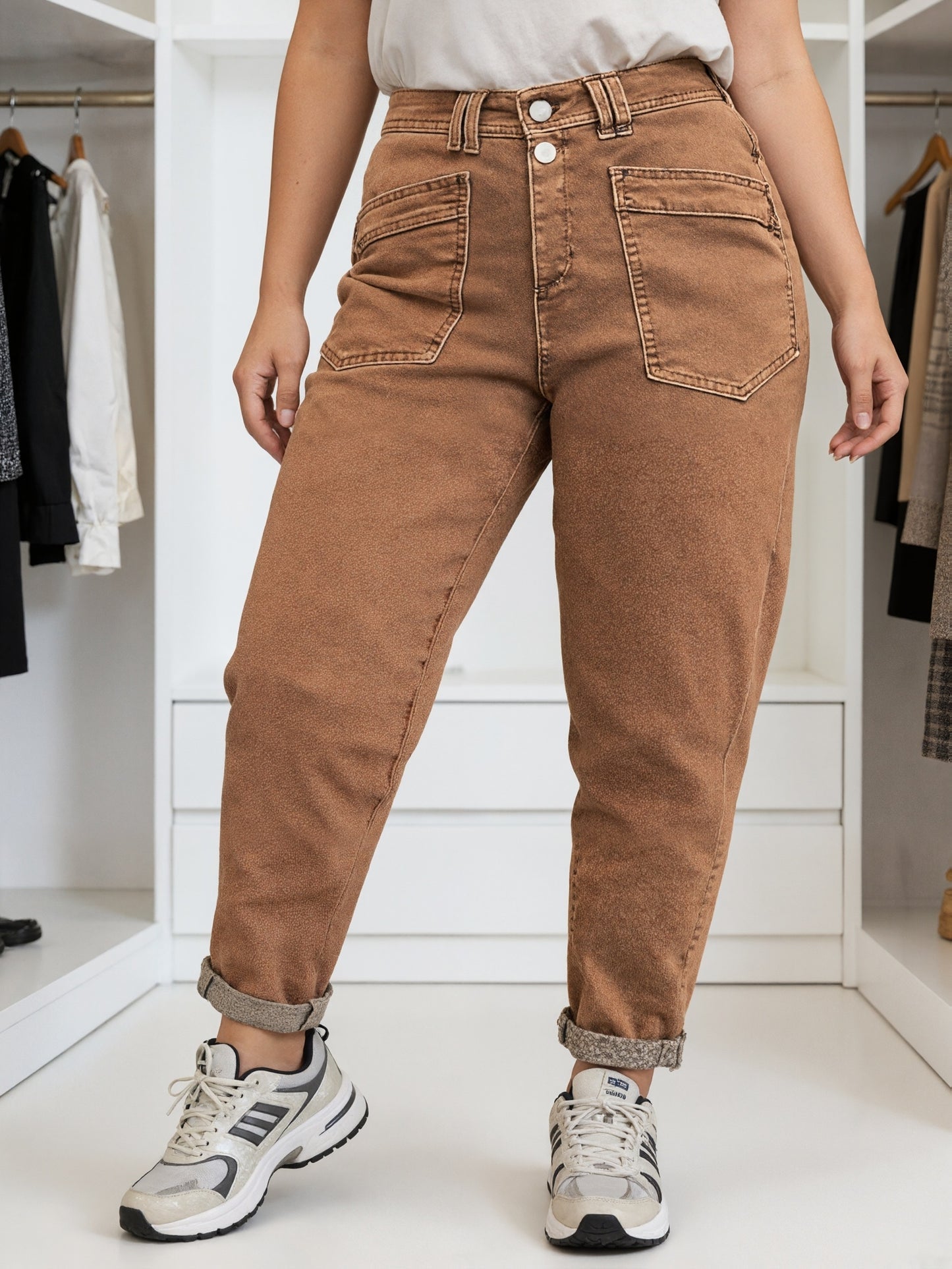 Plus Size Women'S Stretch Mid-Rise Straight Leg Jeans with Slanted Pockets - Versatile Year-Round Denim for Casual Everyday Wear Workwear Style, Relaxed Fit, Suitable for All Seasons, Casual And Semi-Formal Occasions