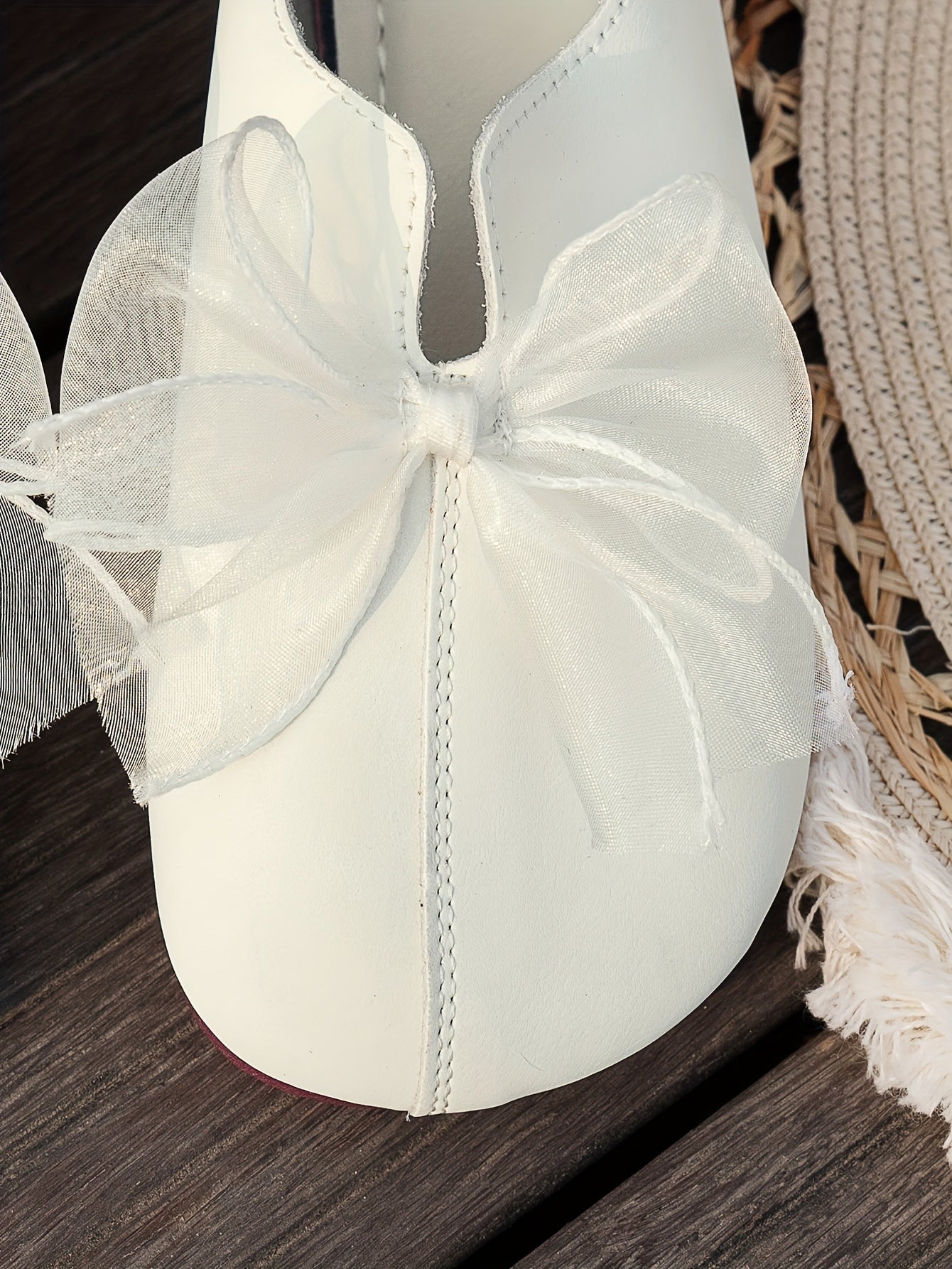 Women'S Fashionable Flat Single Shoes with Butterfly Flower Decoration, Design, Offering a Casual, Comfortable, And Lightweight Experience for Outdoor Wear., Women Shoes