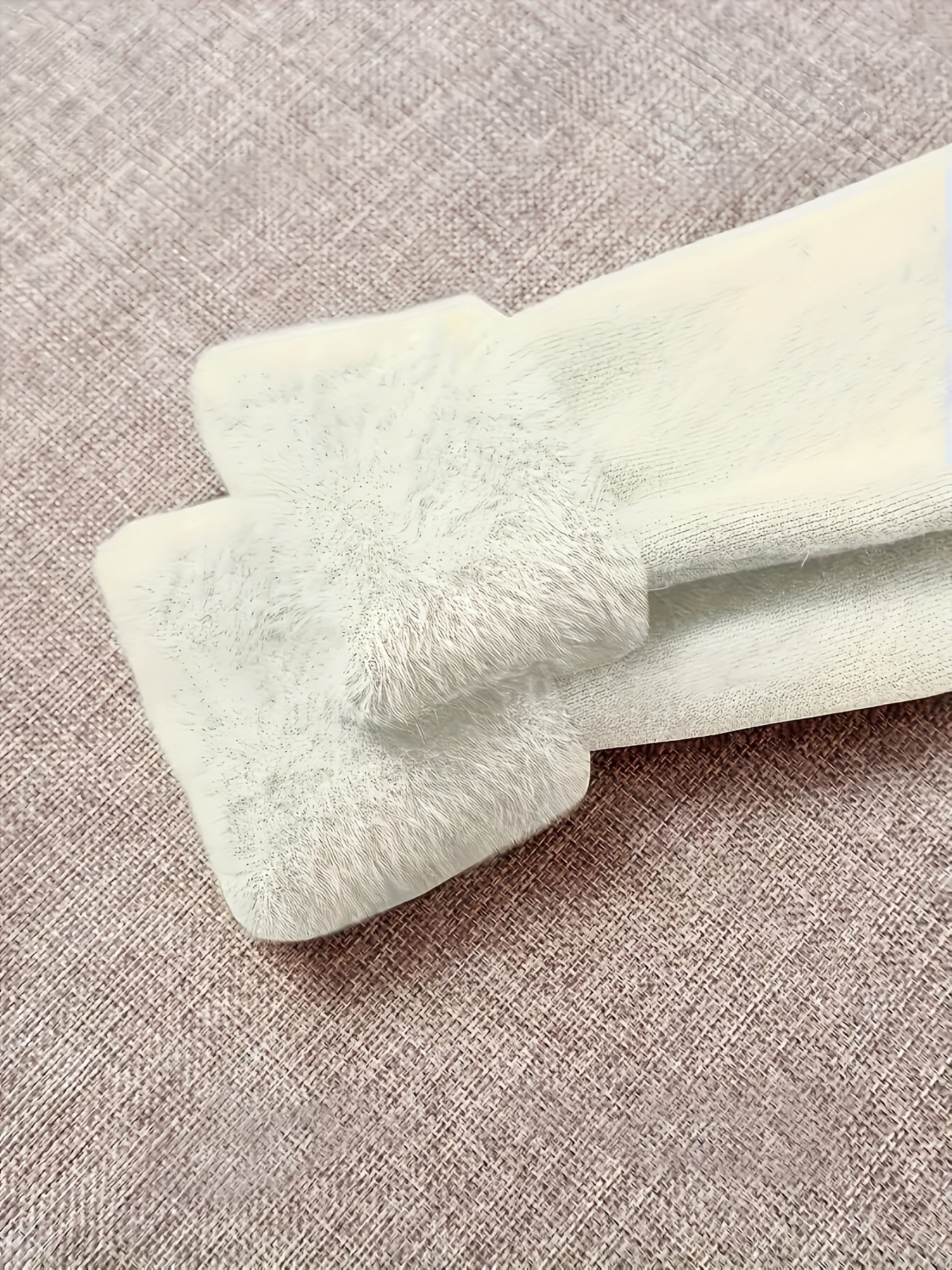 White High-neck -lined Pullover - Thick Lining for Soft Warmth in Winter, Classic Design for Effortless Style, Suitable for Layering or Wearing Alone, Ideal for Cold Weather and Office Wear.