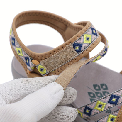 Ladies' Hiking Sandals Designed for Comfort, Featuring Arch Support And Adjustable Straps, Perfect for Outdoor Activities And Stylish for Summer Beach Outings.