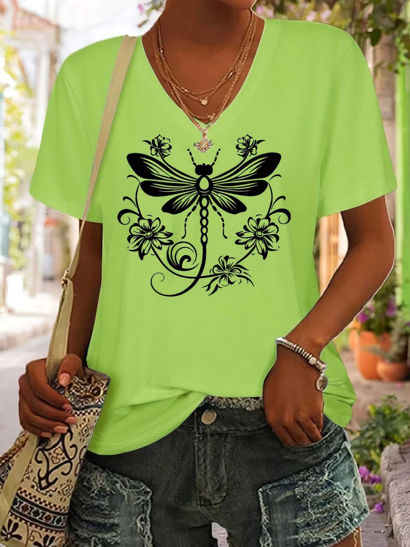 "Dragonfly" Print Pattern T-shirt, Short-sleeved V-neck Casual Top, Suitable for Summer and Spring, Women's Wear, a Great Gift for Friends and Family on Holidays