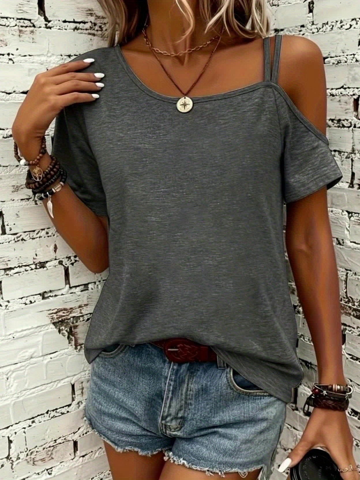 Gray Short-Sleeve Top for Women with a Single Shoulder Design, a Relaxed Casual T-Shirt Perfect for Daily Wear