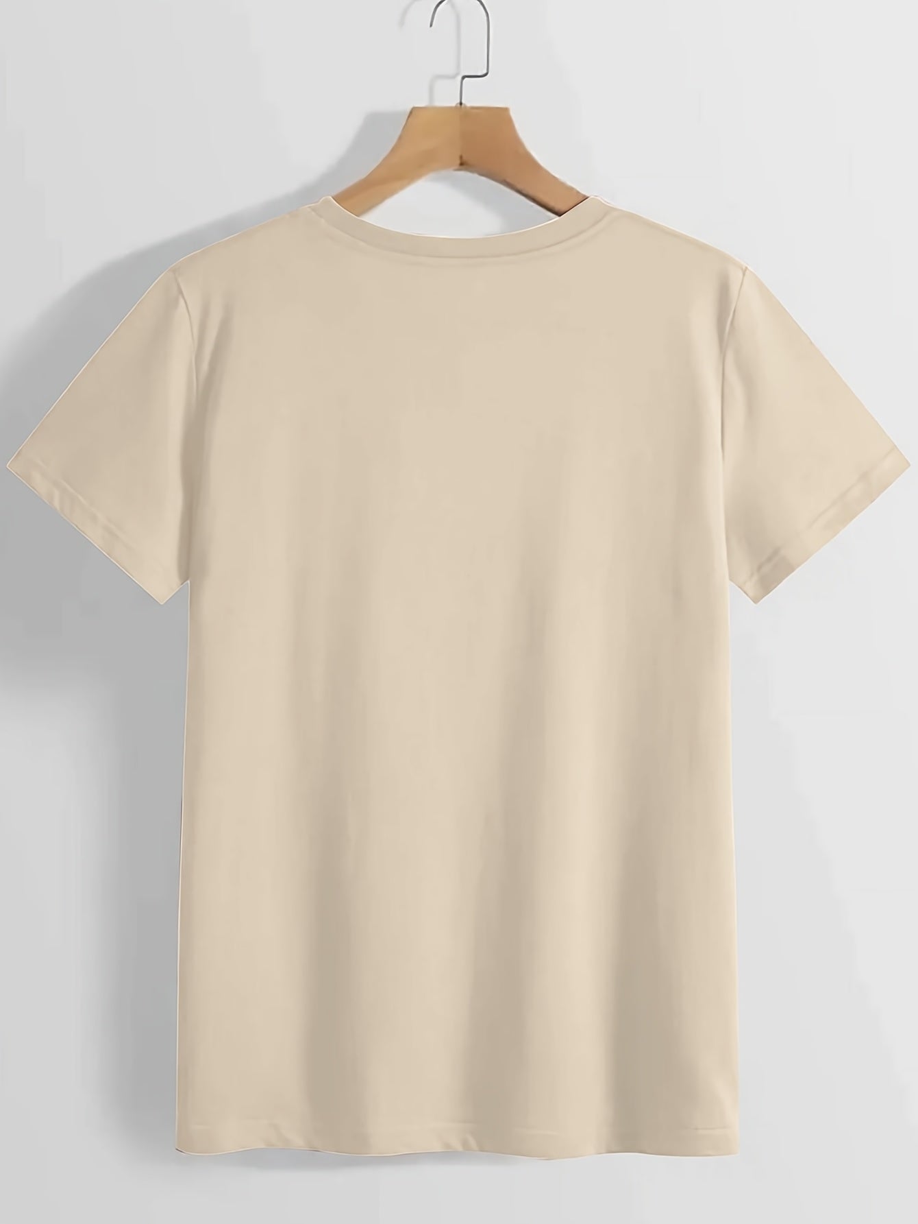 Round Neck T-Shirt - Stylish Women'S Graphic Tee - Comfortable Material with Circular Neckline - Light And Airy for Spring And Summer Outfits