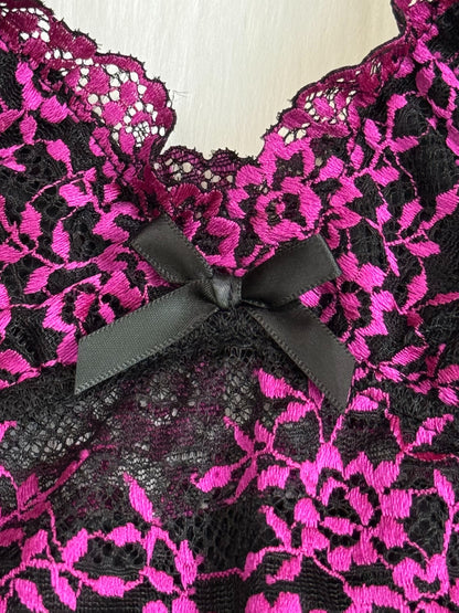 Contrast Color Lace Splicing V-neck Camisole and Double-sided Bow Splicing Casual Shorts | Skin-friendly, Comfortable, Stretchy Fabric, Sexy Style, Suitable for All Seasons
