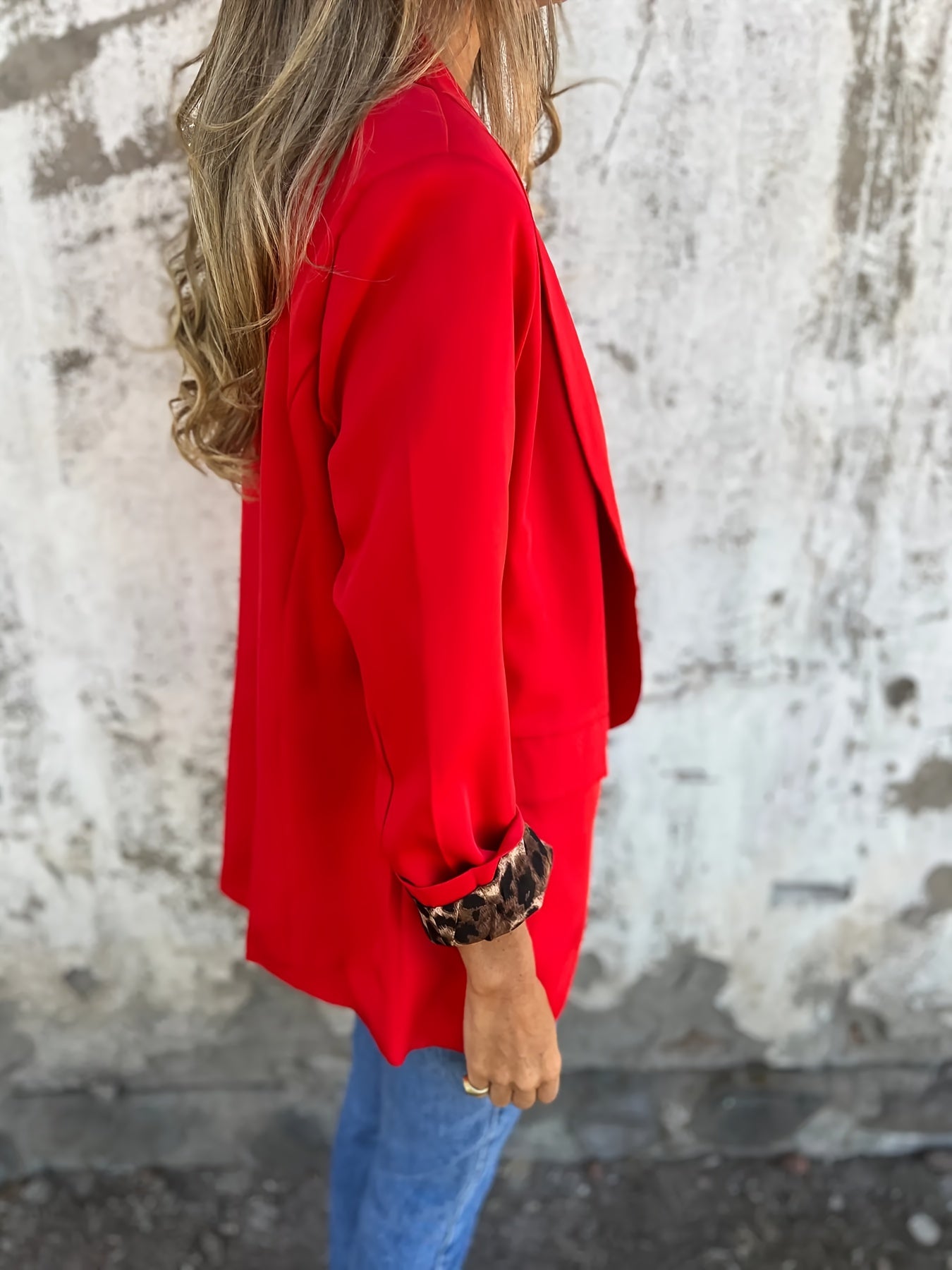 A Stylish Women'S Blazer with a Easy European Design, Featuring a Leopard Print Lining, Faux Pocket Design, Comfortable Fabric, And an Elegant Look, Making It a Must-Have for Daily Commutes