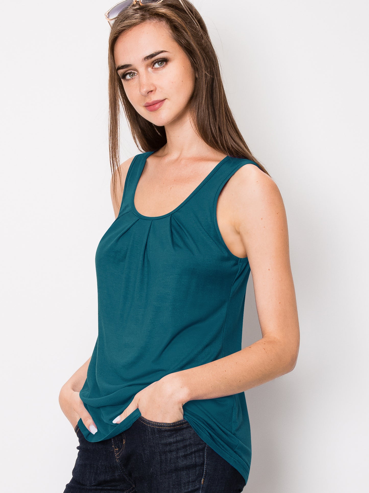 Women's Sleeveless Scoop Neck Loose Fit Tank Top