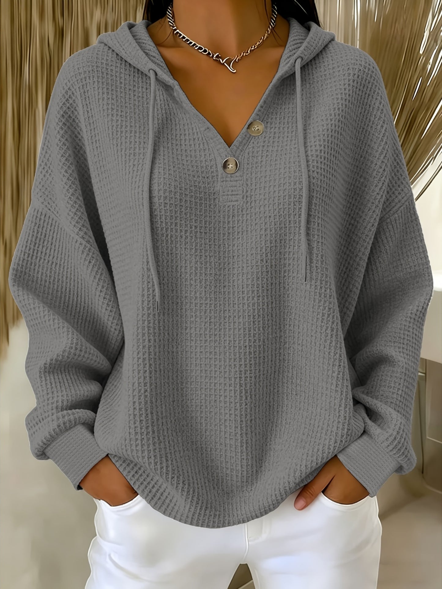 A Plain-Colored Waffle V-Neck Hoodie with Buttons Is Ideal for Everyday Travel
