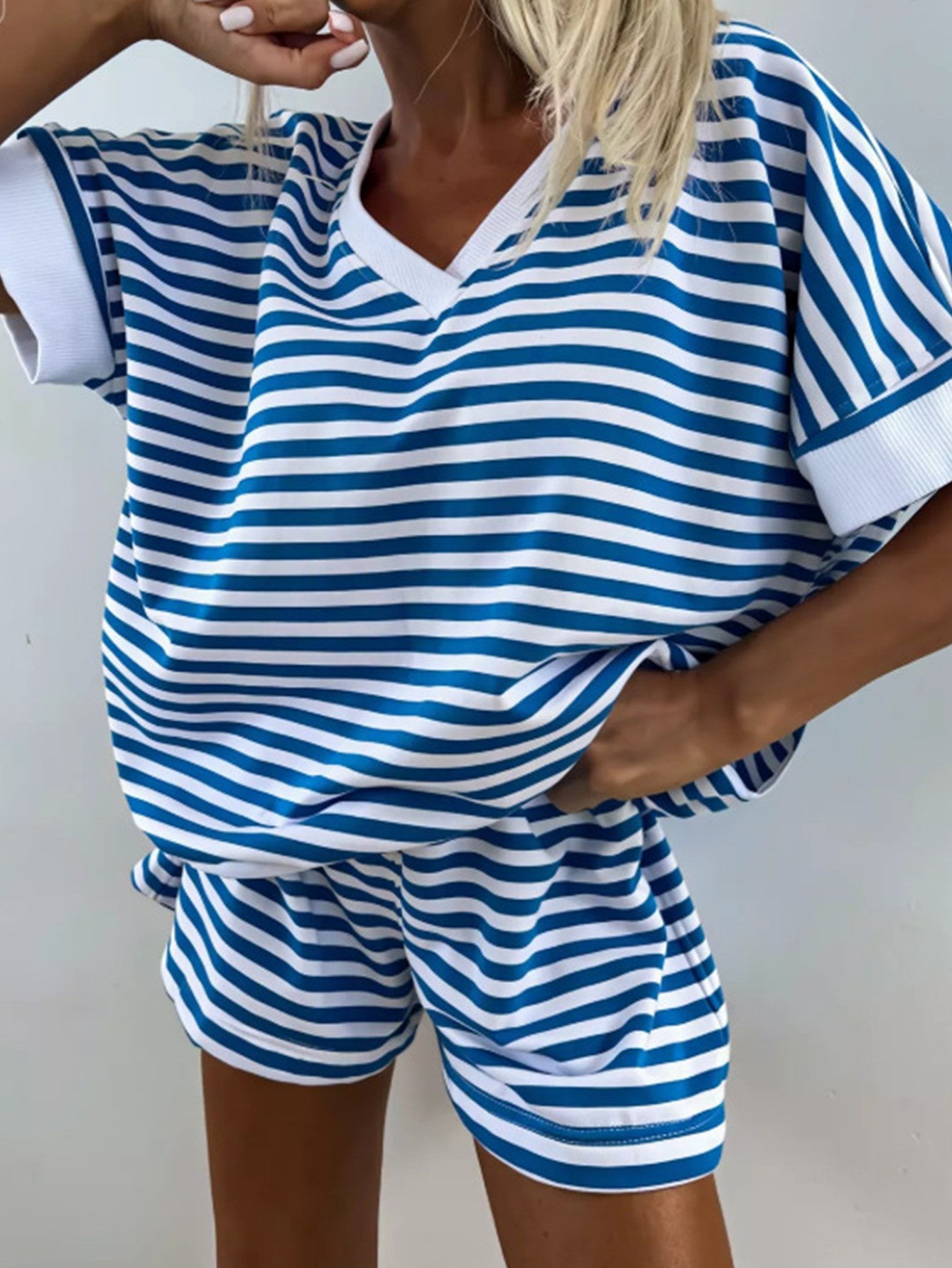Women'S 2pcs Striped Lounge Set Short Sleeve V-Neck Top And High-Waist Shorts, Casual Athletic Sleepwear Outfit, Summer Sportswear