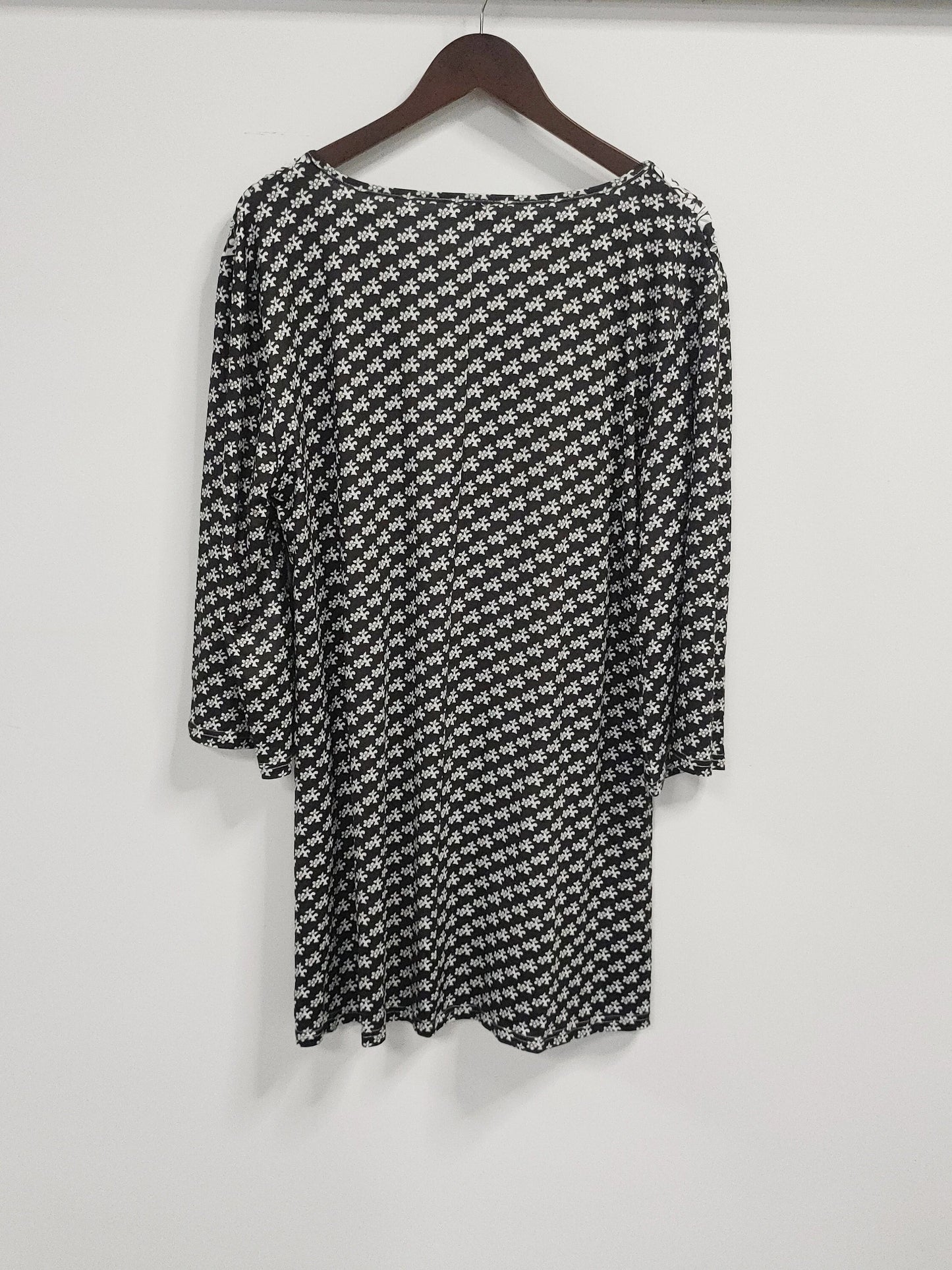 Plus Size - Plus Size - Ladies' 3/4 Sleeve Patterned Blouse - Stylish V-Neck Design, Opaque Material, Washable in Machine, Ideal for Everyday Use