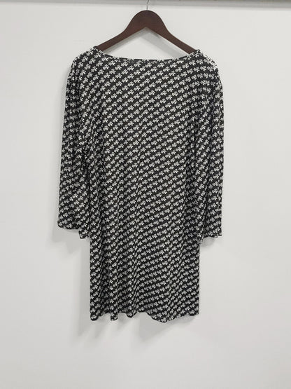 Plus Size - Plus Size - Ladies' 3/4 Sleeve Patterned Blouse - Stylish V-Neck Design, Opaque Material, Washable in Machine, Ideal for Everyday Use