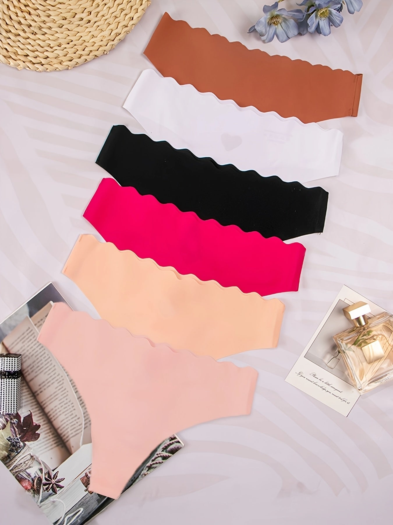 Set of 6, Ladies' Low-Rise Thongs Featuring a Heart Design, Seamless Construction, Alluring Style, with Wavy Edge Patterns And Cut-Out Heart Details