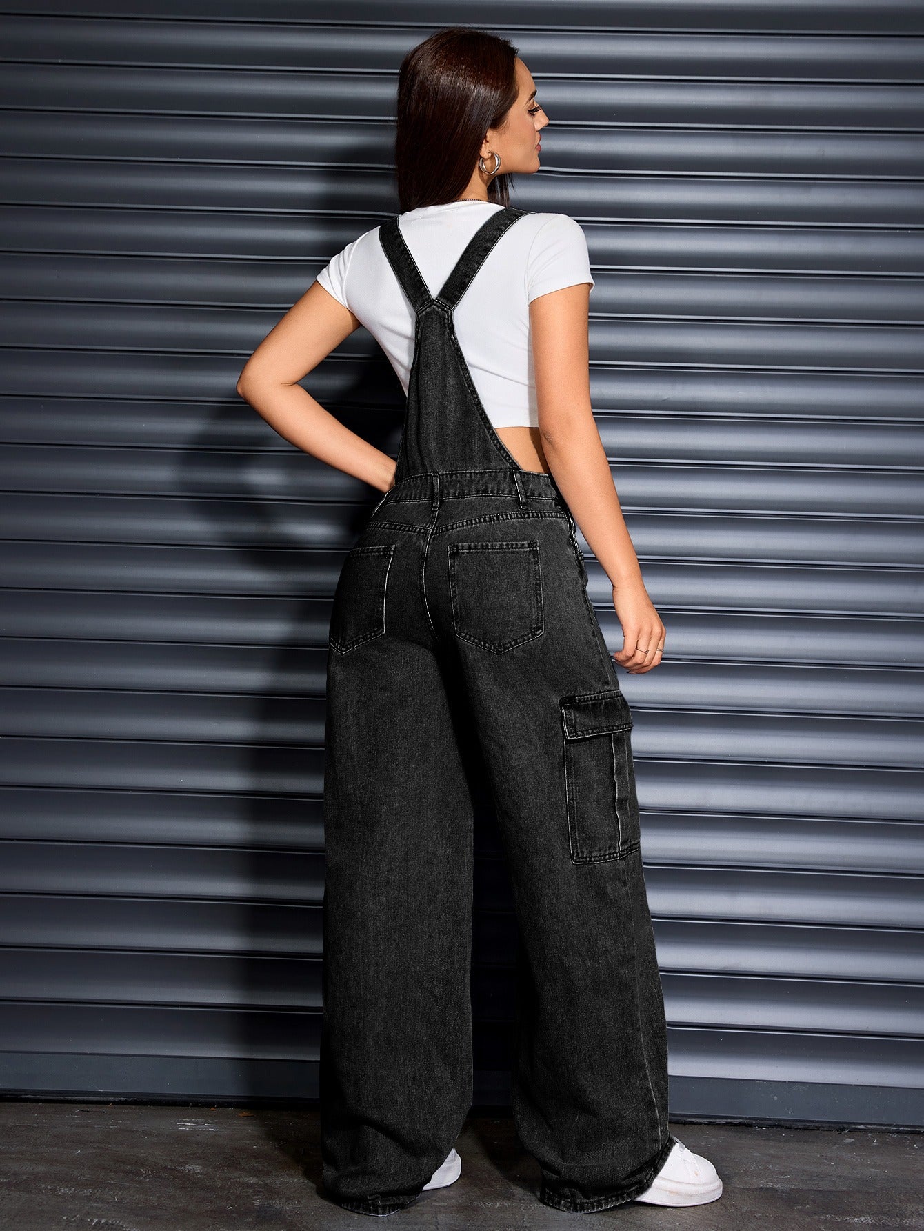 Women'S Denim Wide-Leg Cargo Jumpsuit with a Loose Fit, Baggy Design, And Adjustable Straps