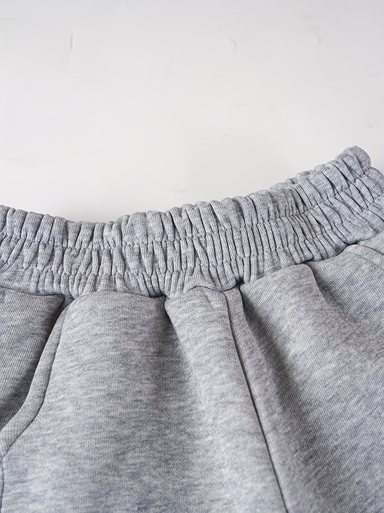 Wwowoniao Boys' Relaxed Fit Jogger Pants Made from a Featuring an Alphabet Design, Slightly Stretchy Knit Material, Equipped with Pockets, Suitable for Spring And Fall, Composed of 58% And 42% Polyester, Ideal for Outdoor Activities