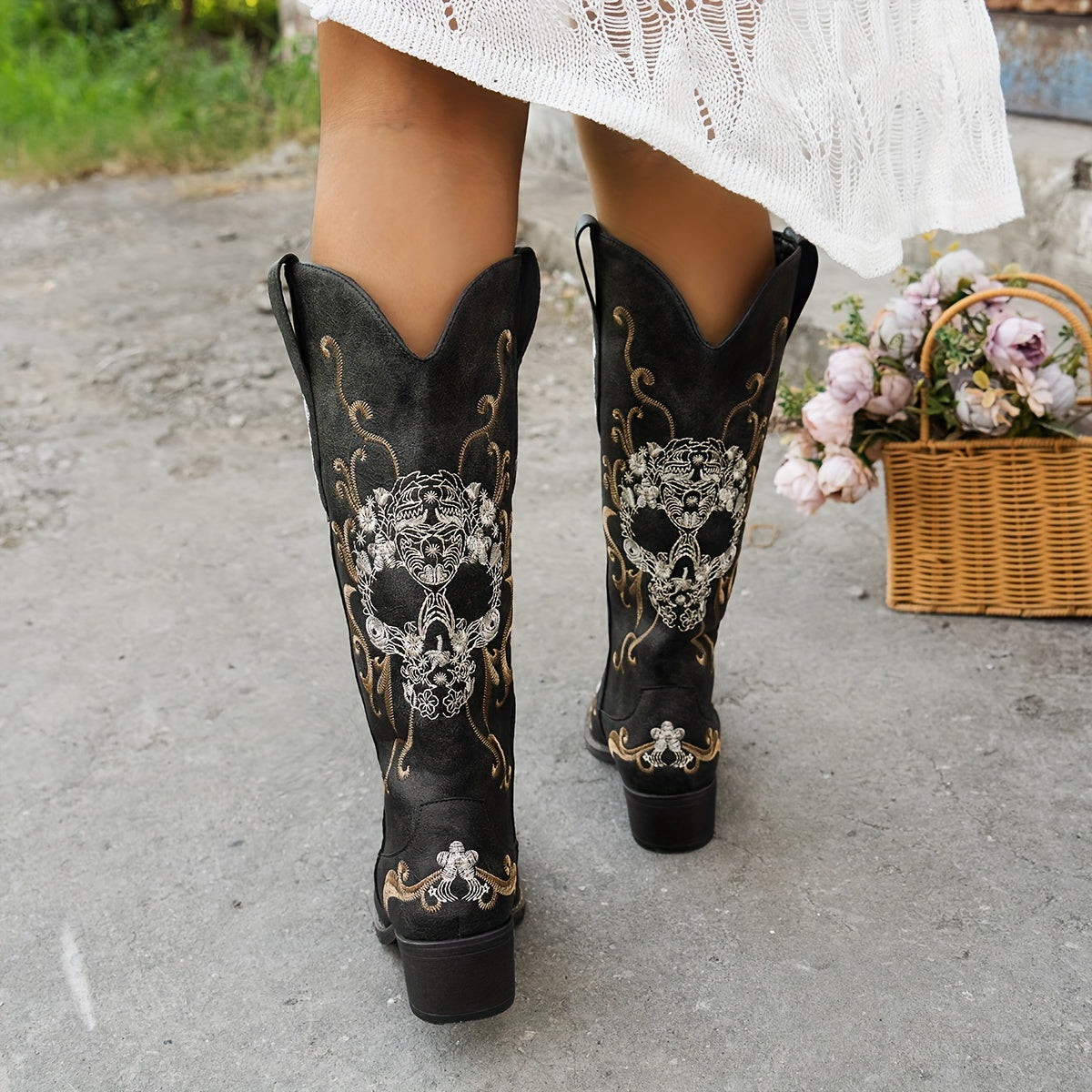 Women'S Retro Embroidered Skull Western Cowboy Boots - Slip-On Chunky Mid-Heel Square Toe, Faux Cover & TPR Outsole, All-Season Comfort for Halloween, Casual & Themed Events, Cowboy Accessories, Themed Event Footwear, Durable Footwear Construction