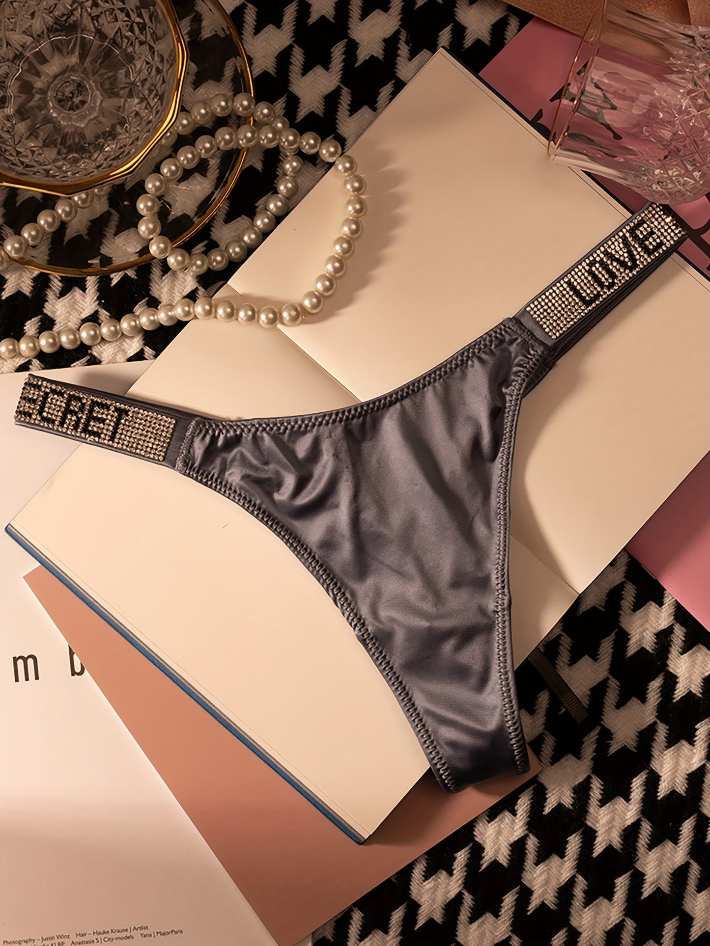 5pcs of Alluring Thongs for Women, Adorned with Rhinestones, Featuring a Low-Rise Design. These Soft And Breathable Panties Offer Comfort And Good Elasticity, Making Them Ideal for Everyday Wear, Sports