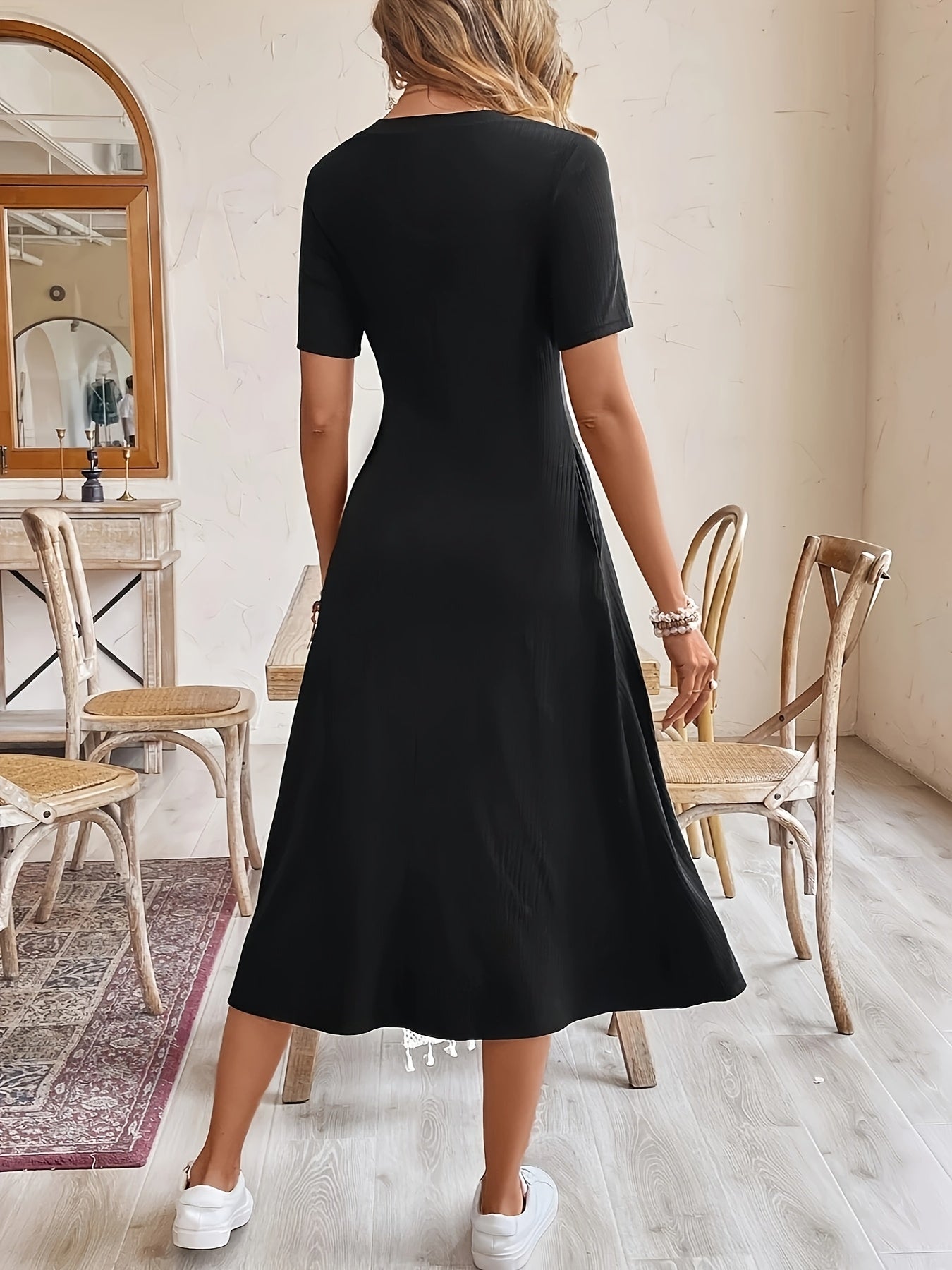 Elegant Solid Midi Dress - Fashionable Round Neck, Short Sleeves with Pockets, Stretch Polyester, A-Line Silhouette, Machine Washable - Suitable for Work or Casual Outings